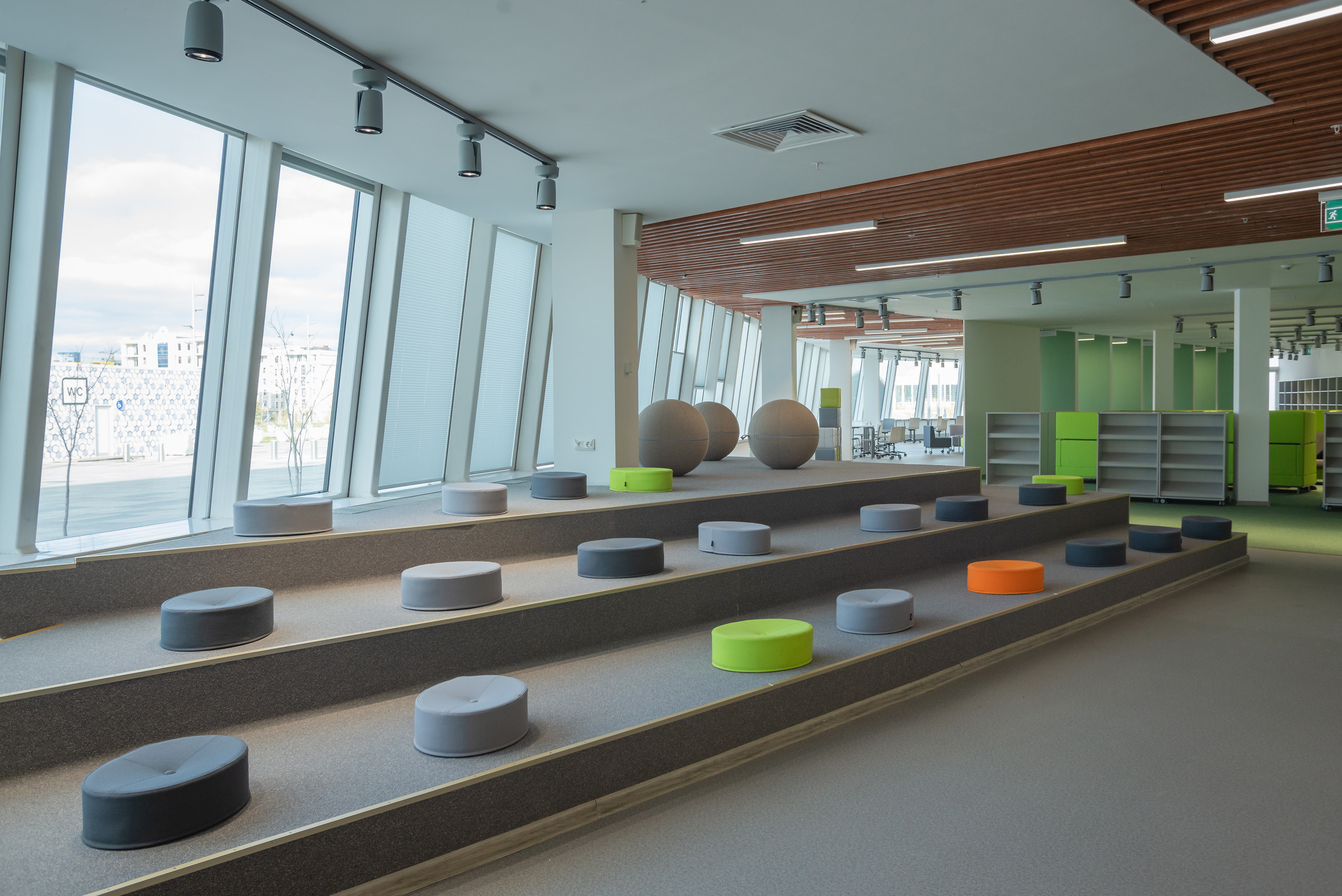 Презентационная съемка IT UNIVERCITY. Фотограф-дизайнер Лейла Кабди