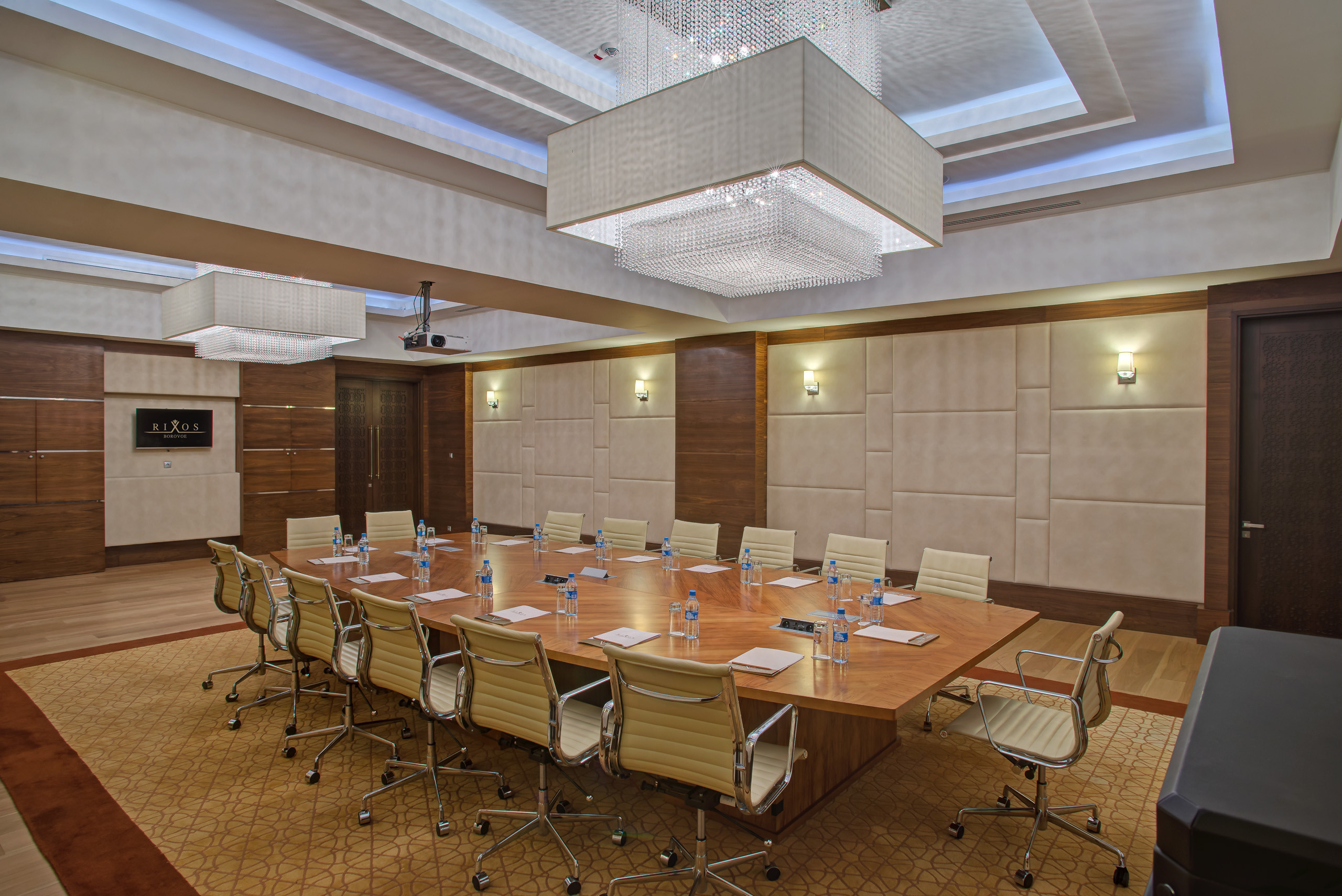 Интерьерная съемка конференц-холлов RIXOS BOROVOE. Фотограф-дизайнер Лейла Кабди
