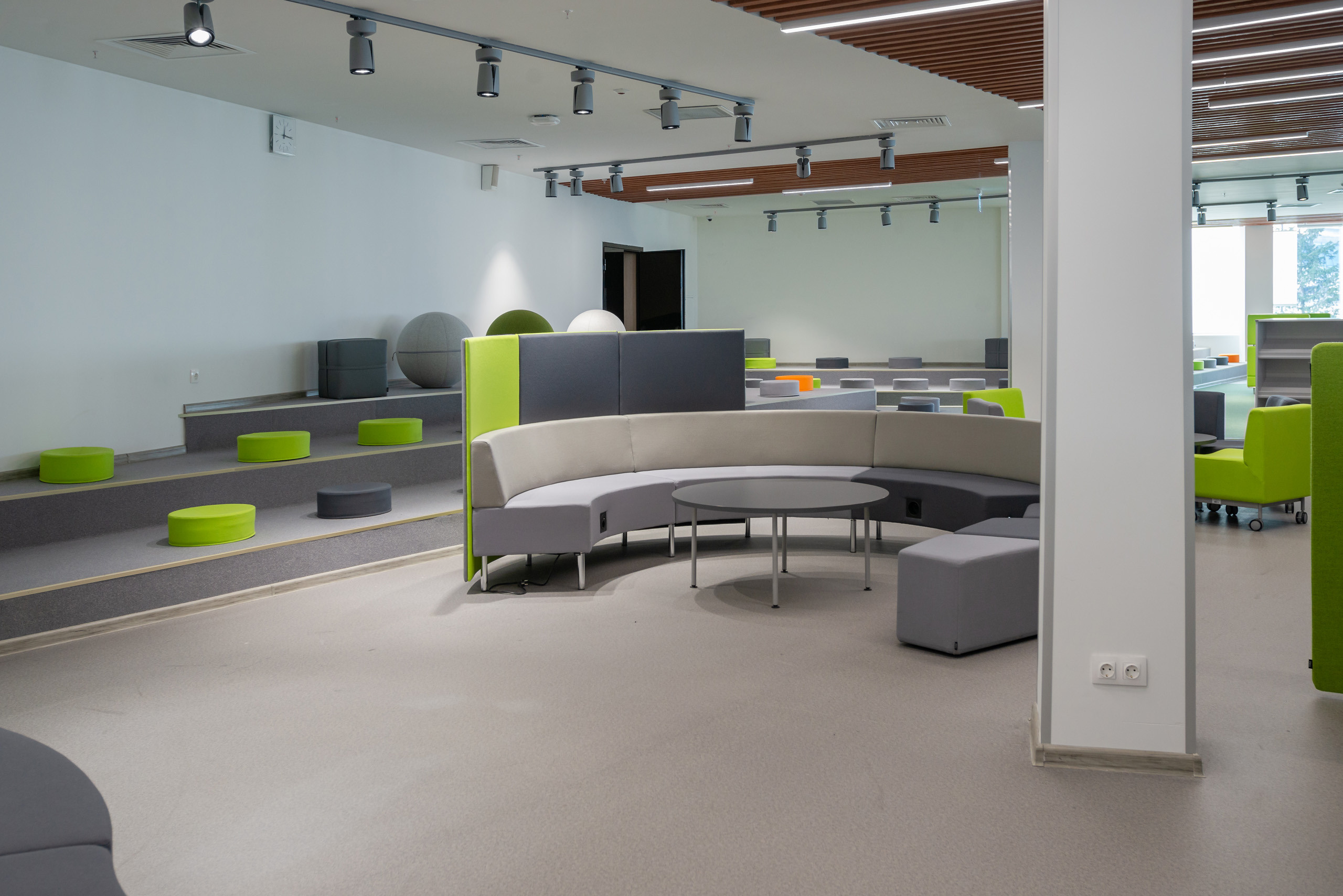 Презентационная съемка IT UNIVERCITY. Фотограф-дизайнер Лейла Кабди