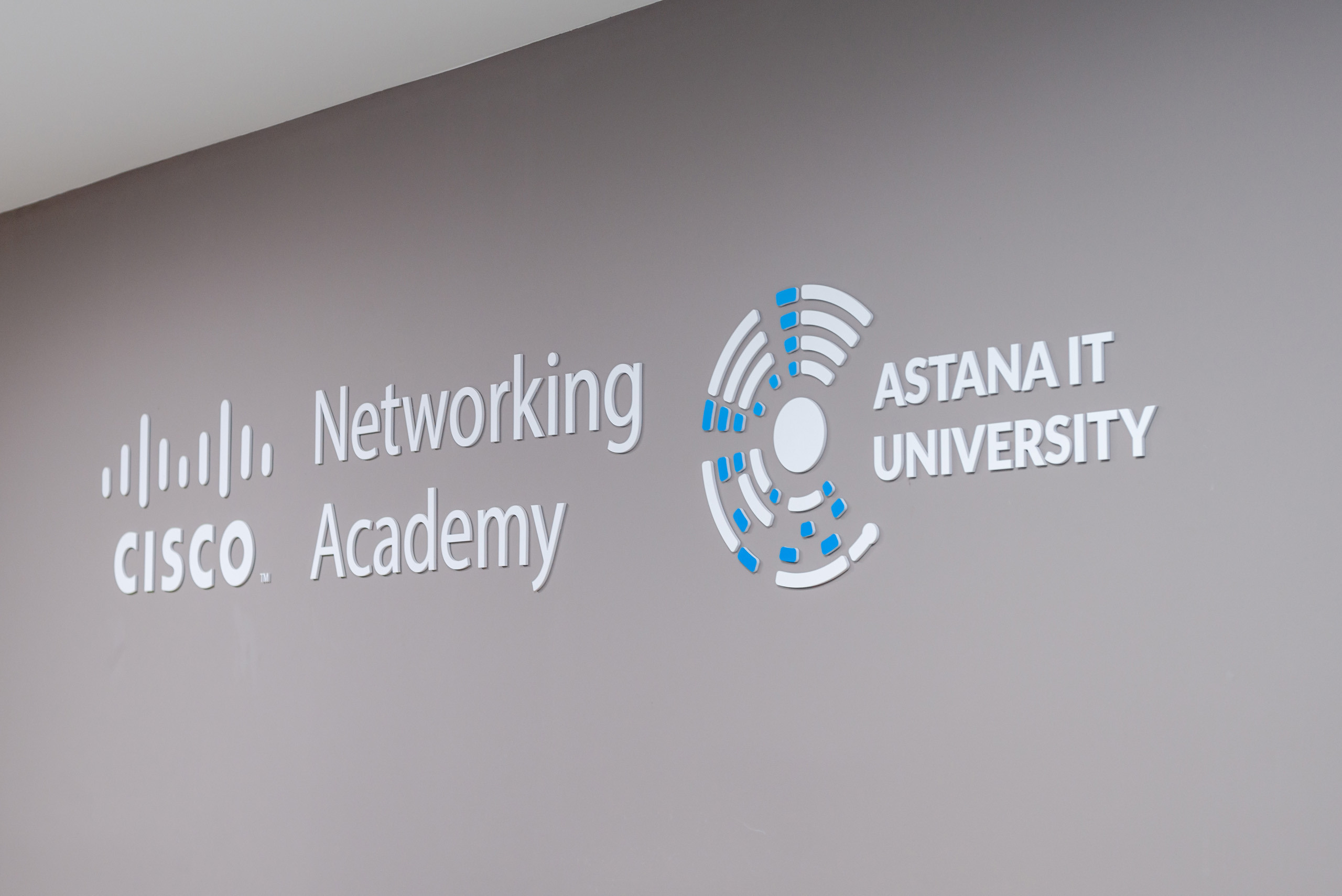 Презентационная съемка IT UNIVERCITY. Фотограф-дизайнер Лейла Кабди