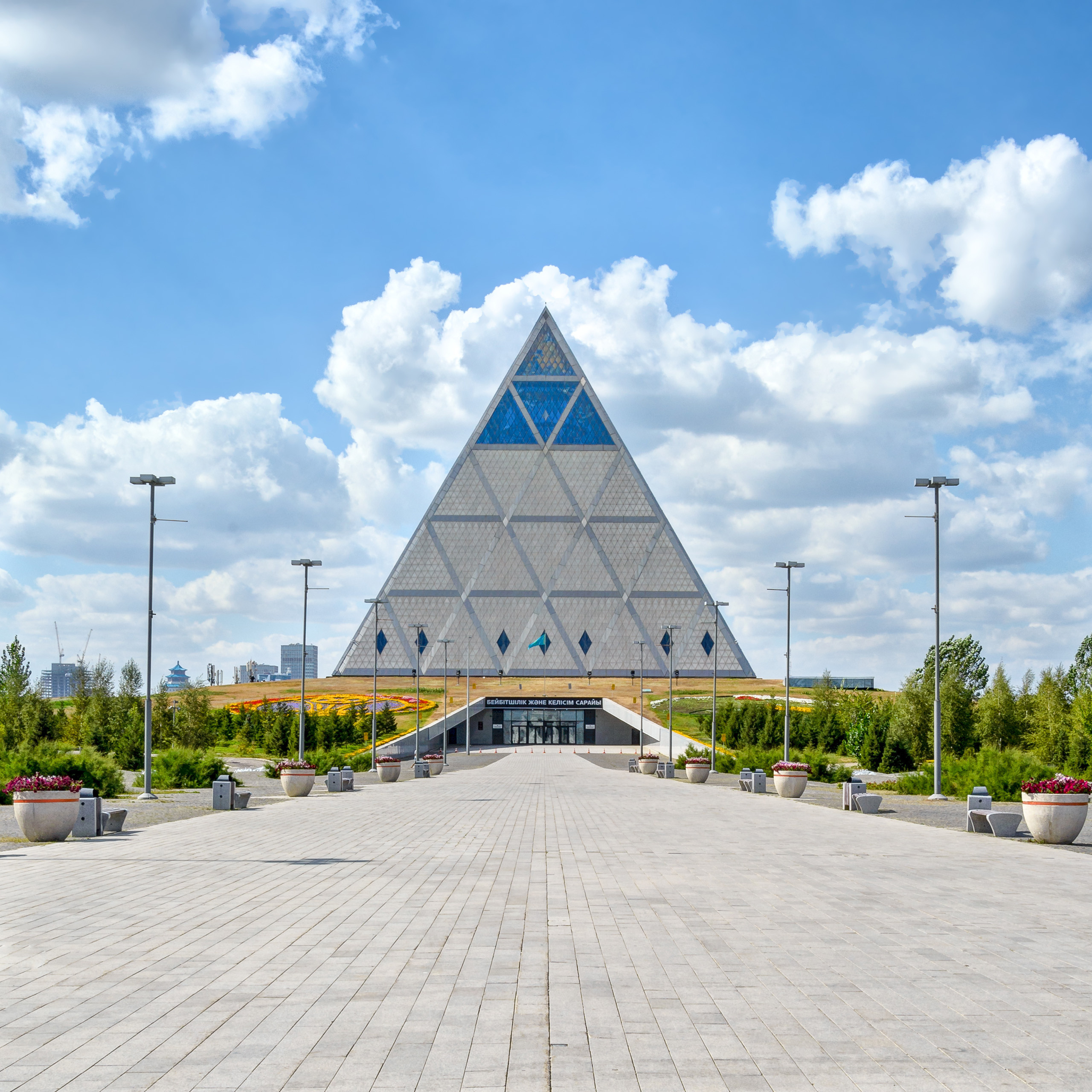 ДОСТОПРИМЕЧАТЕЛЬНОСТИ СТОЛИЦЫ. Фотограф-дизайнер Лейла Кабди