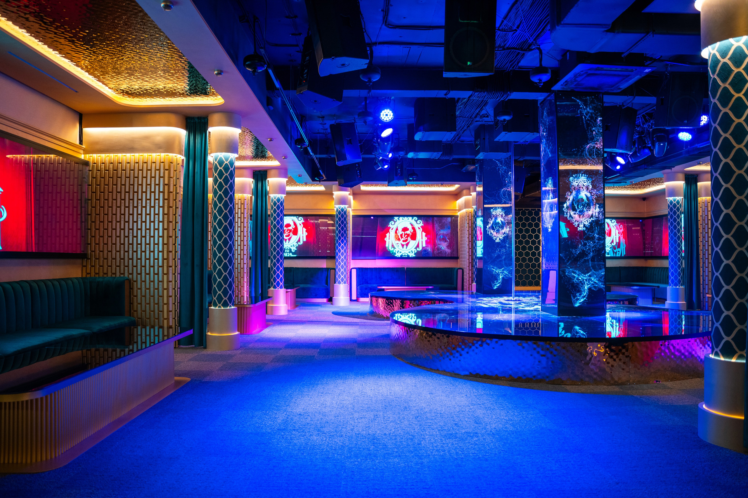 Фотосъемка интерьера стриптиз-клуба Hefner — элитный клуб Краснодара. Интерьерная фотосъемка клуба Hefner в Краснодаре — профессионально. Шедевры для Вас! Фотограф и Видеограф в Краснодаре Пахиев Руслан