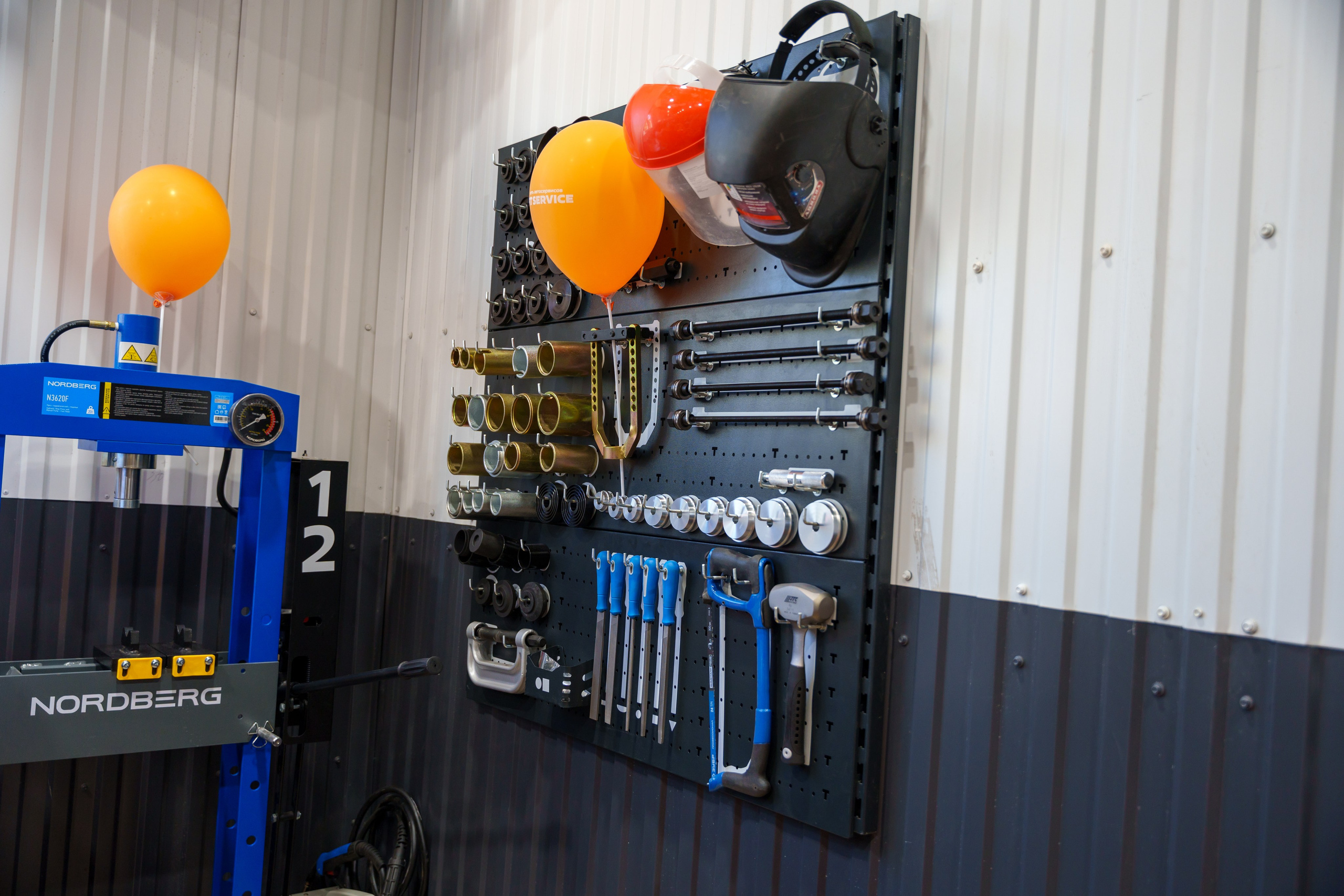 Интерьерная фотосъемка автосервиса Fit Service в Краснодаре — Профессиональная фотосъемка интерьера техцентра в Краснодаресеть СТО. Шедевры для Вас! Фотограф и Видеограф в Краснодаре Пахиев Руслан