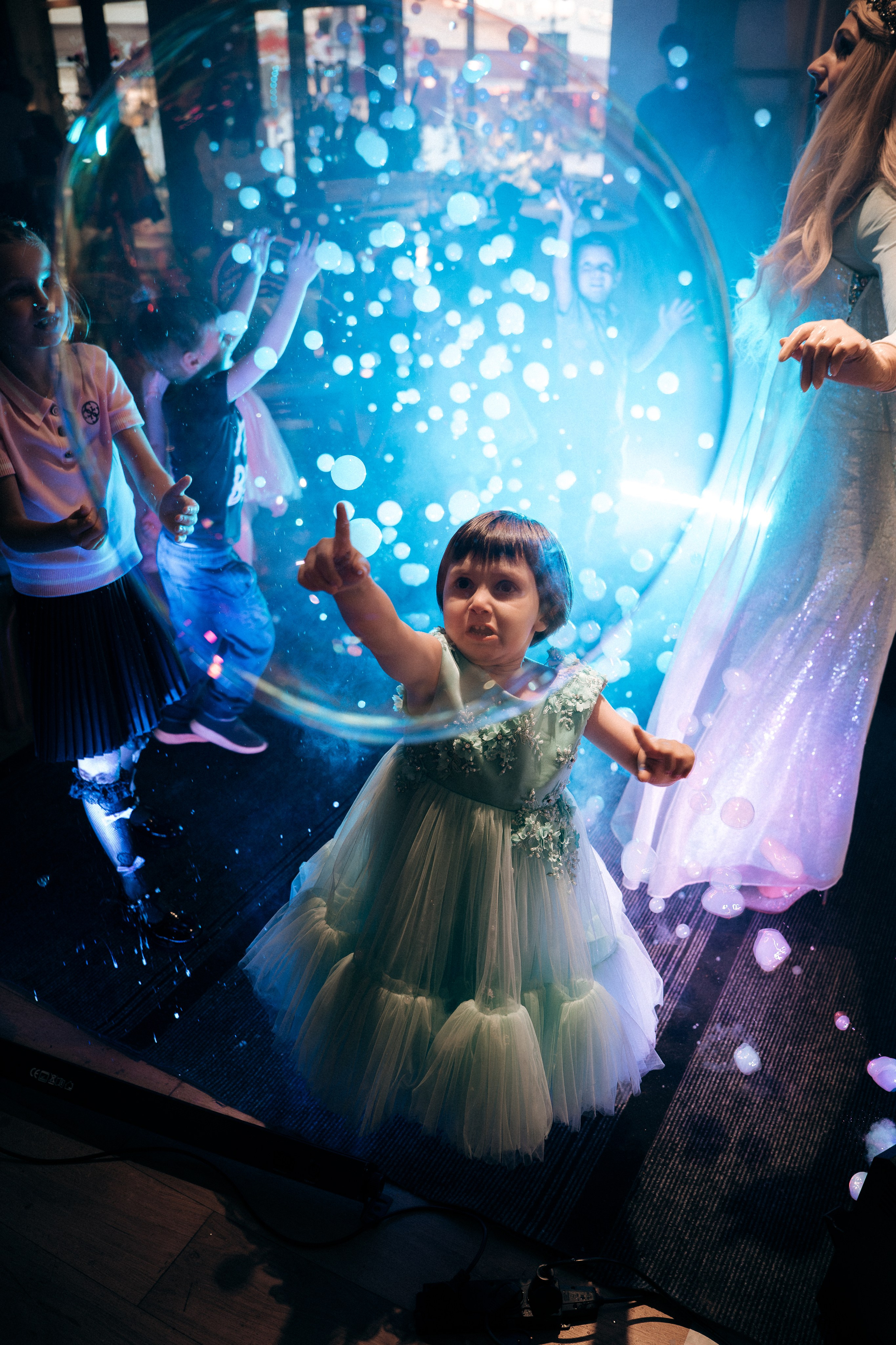 Заказать фотографа на день рождения в Москве и других городах. Фотограф на крещение и венчание, дни рождения и праздники