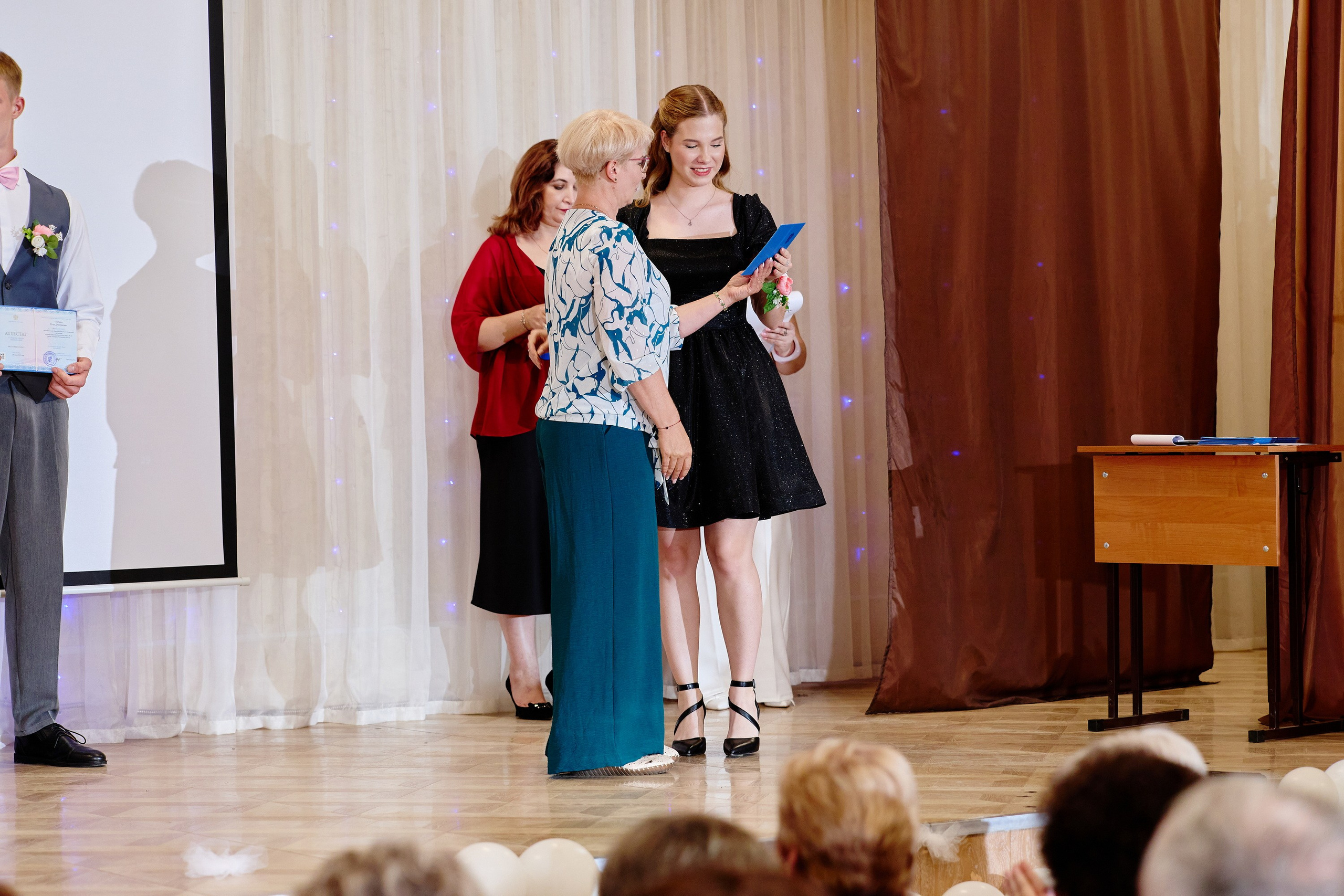 Выпускной 35 Сош. Фотограф Выпускные альбомы Таганрог Сергей Коробченко