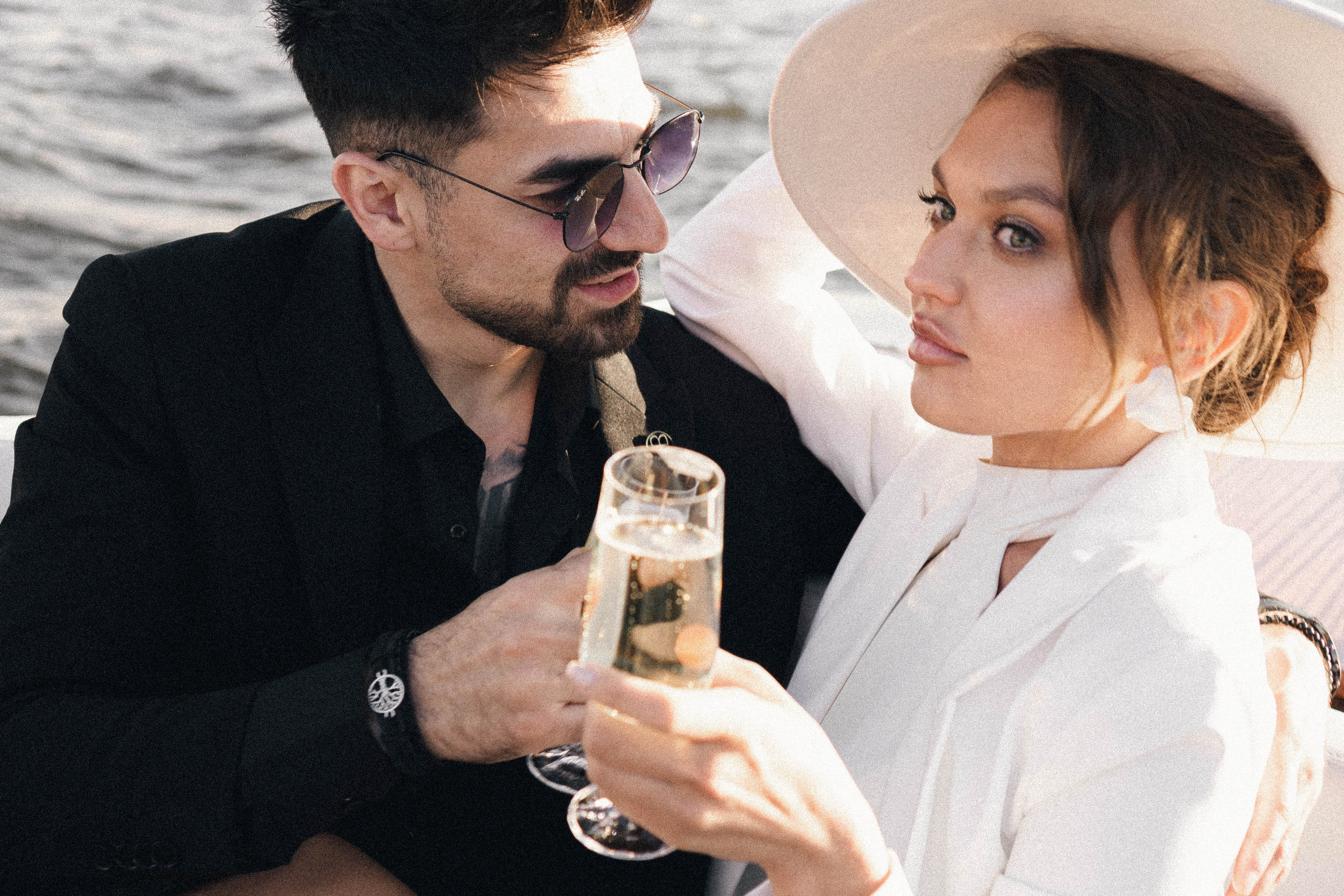 СВАДЕНБНАЯ СЬЕМКА НА КАТЕРЕ ПО КАНАЛАМ САНКТ-ПЕТЕРБУРГА И В АКВАТОРИИ НЕВЫ. Профессиональный фотограф, Санкт-Петербург — Виктория Богомолова