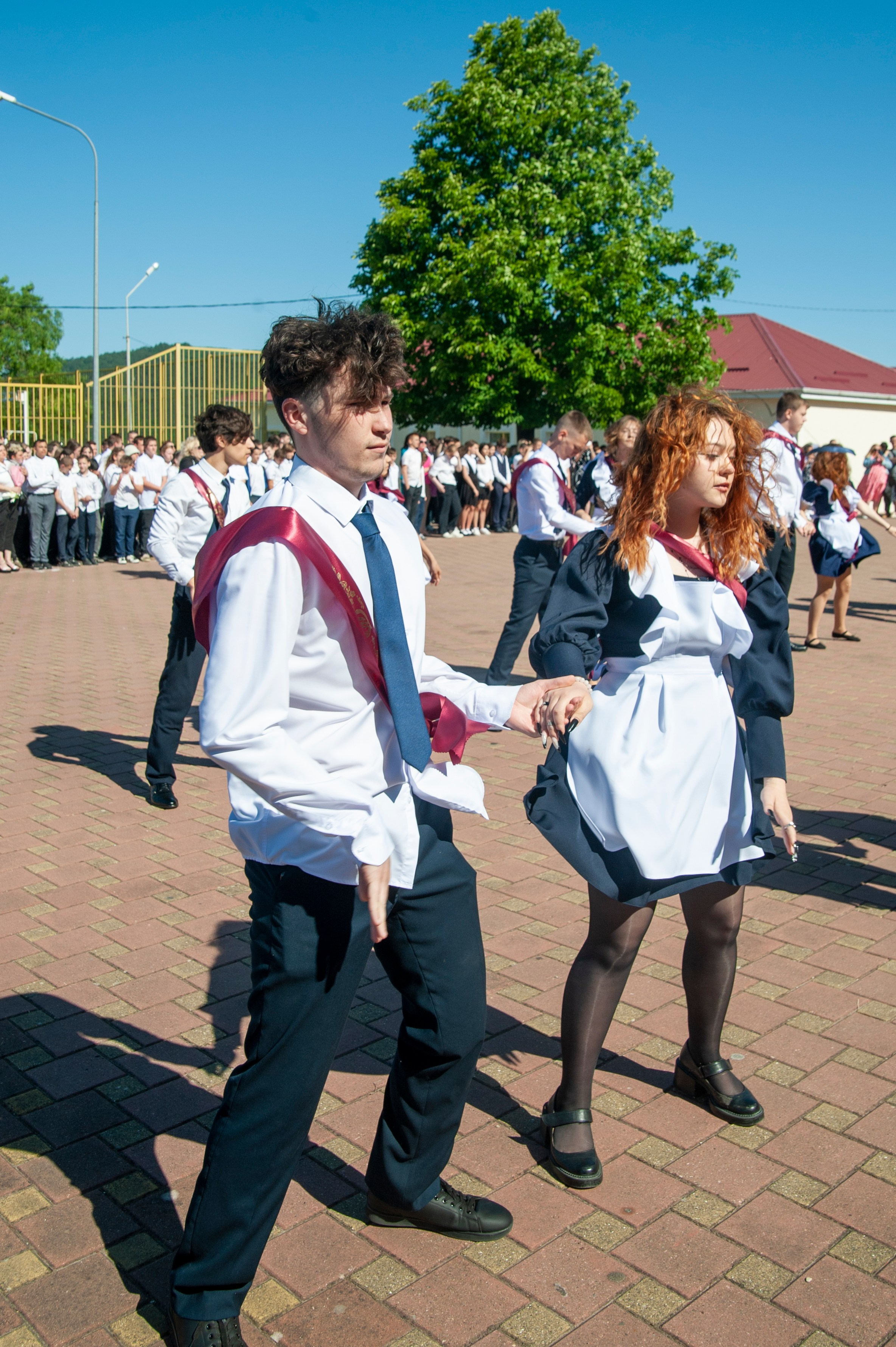 Последний Звонок МАОУ СОШ № 17 им. Эдуарда Есаяна — Архипо-Осиповка. Свадебный и семейный фотограф Денис Лукьянов в Краснодаре, Краснодарском крае и Республике Крым