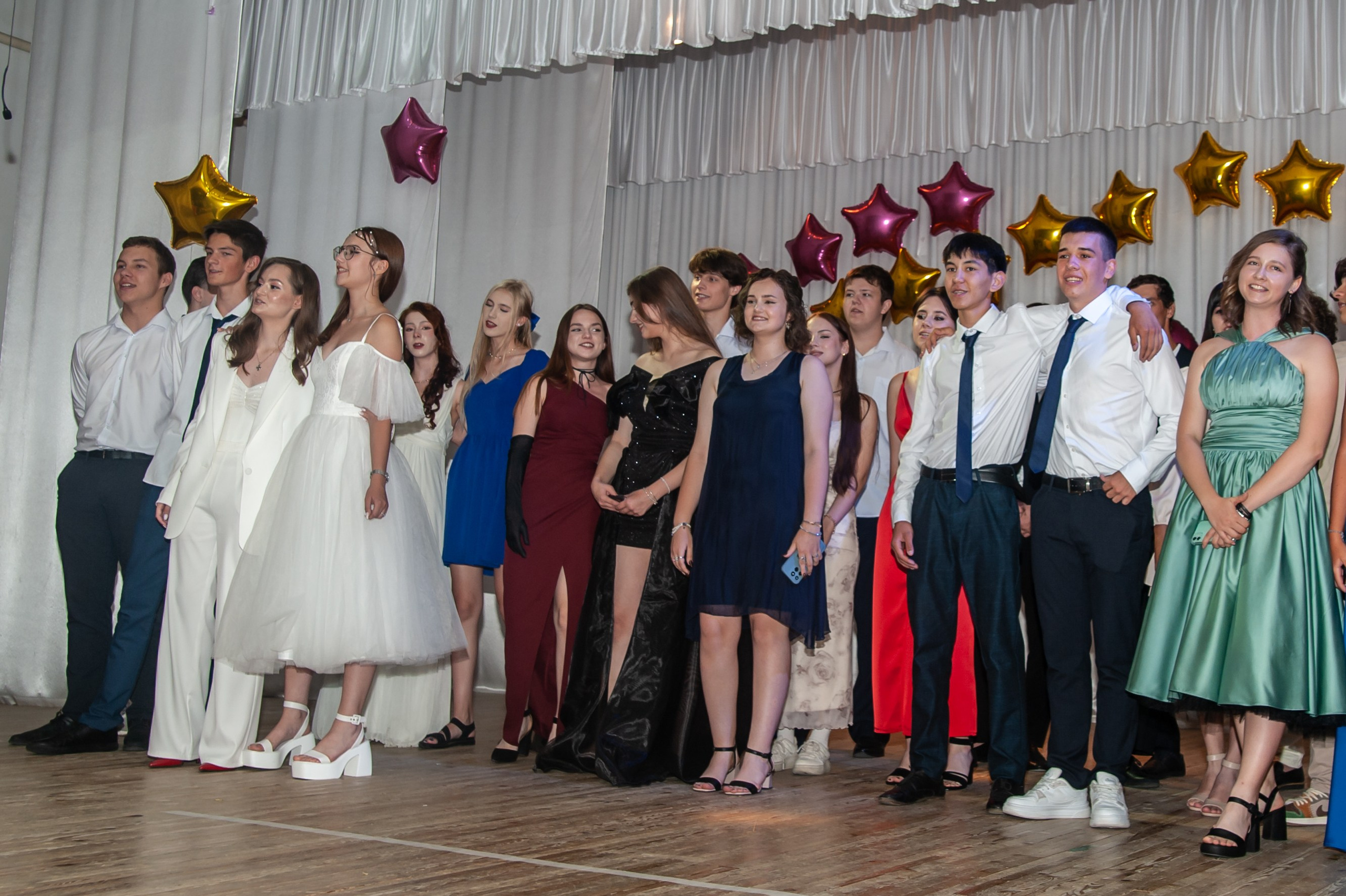 Выпускной МАОУ СОШ № 17 им. Эдуарда Есаяна. Свадебный и семейный фотограф Денис Лукьянов в Краснодаре, Краснодарском крае и Республике Крым