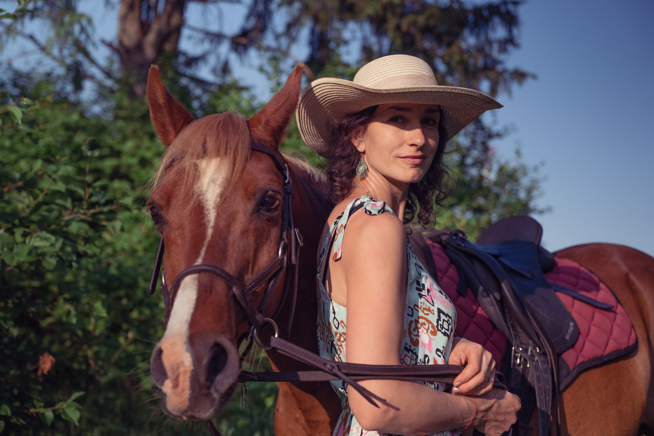 Выйти в лето в поле с конем. Видеограф и фотограф в Москве Анастасия Рябчикова