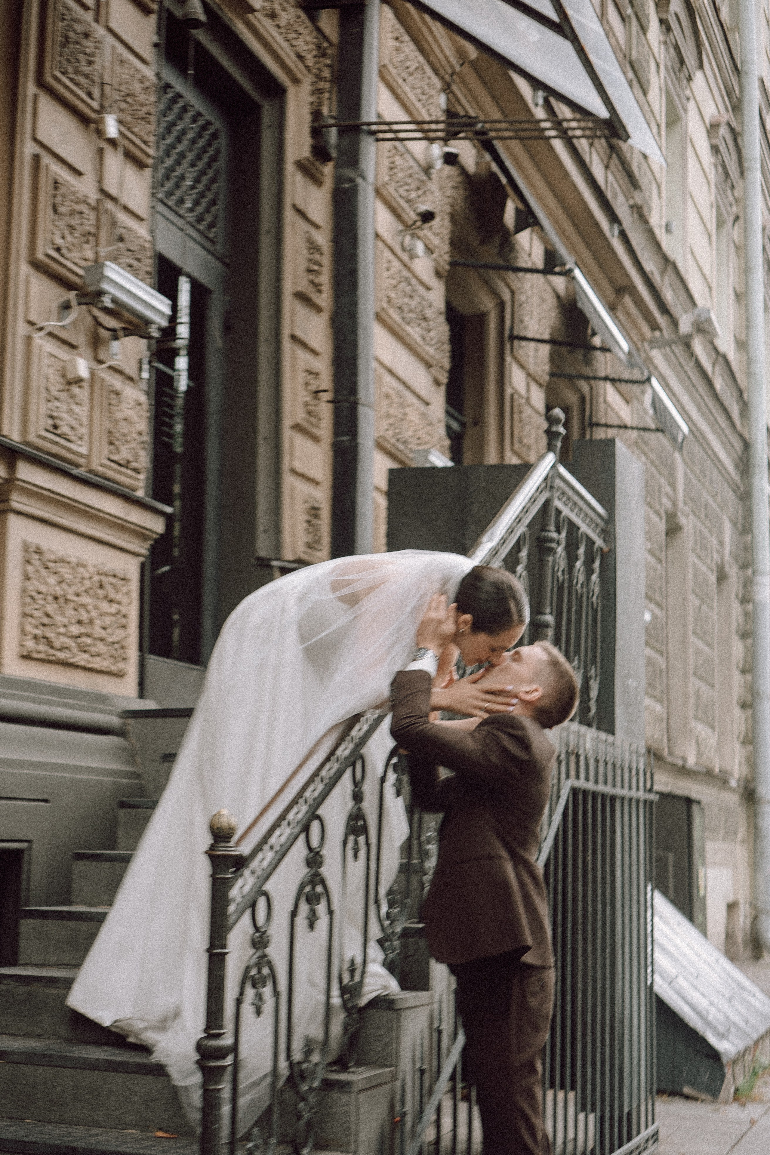 СВАДЕБНАЯ ПРОГУЛКА В САНТК-ПЕТЕРБУРГЕ (ИСАКИЕВСКИЙ СОБОР, ЗИМНЯЯ КАНАВКА, ЭРМИТАЖ И БОЛЬШАЯ МОРСКАЯ УЛИЦА). Профессиональный фотограф, Санкт-Петербург — Виктория Богомолова