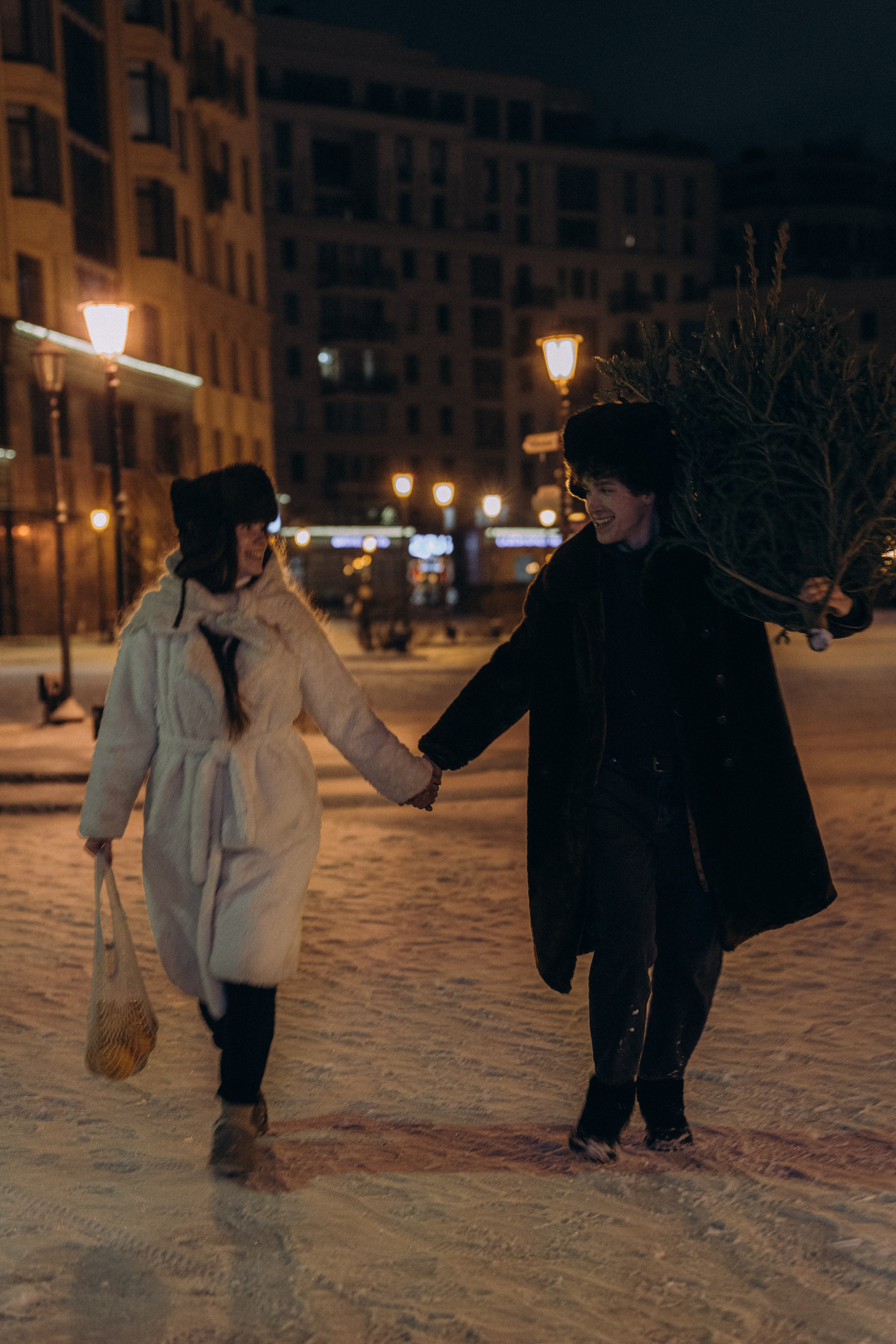 НОВОГОДНЯЯ ПРОГУЛКА ПАРЫ ПО ЧЕРНЫШЕВСКОЙ ПЕРЕД НОВЫМ ГОДОМ. Профессиональный фотограф, Санкт-Петербург — Виктория Богомолова