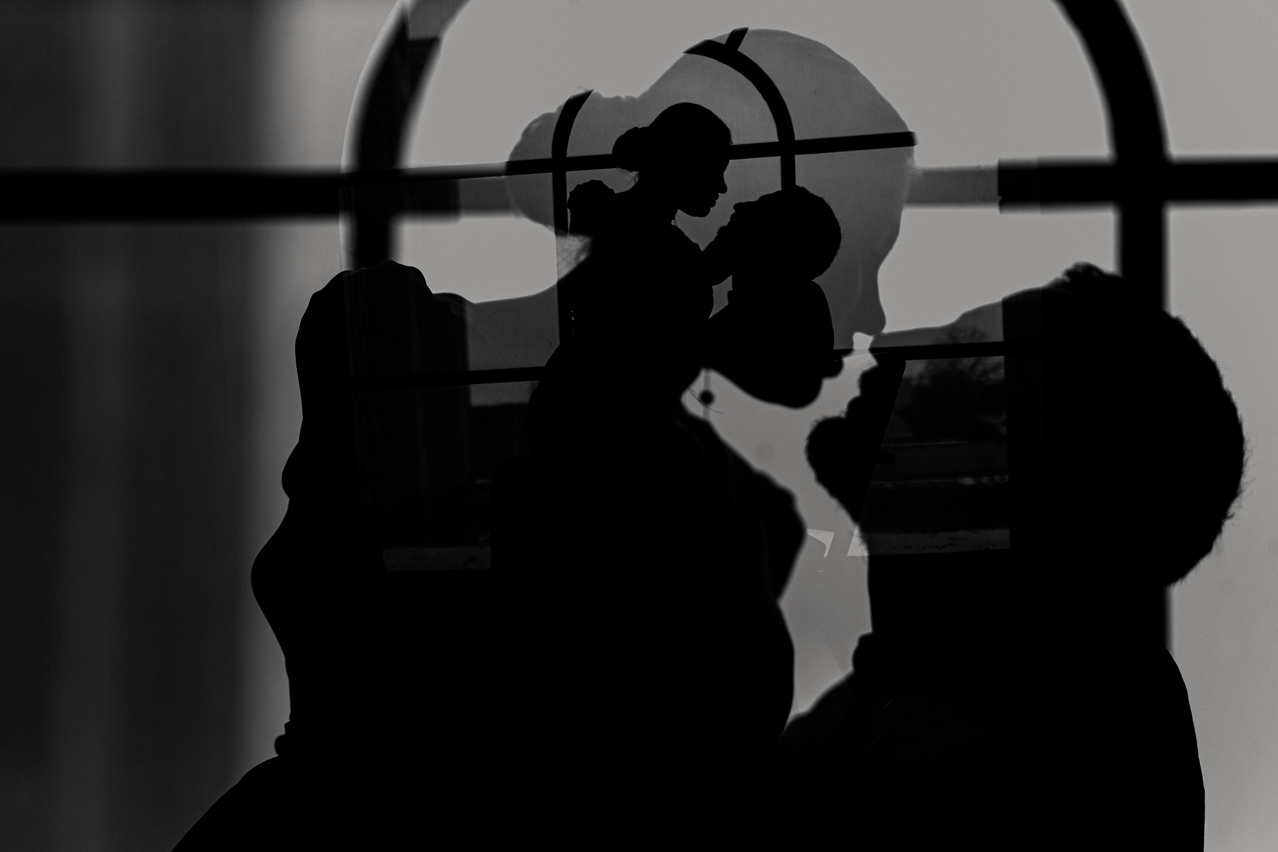 Вероника и Никита (съёмка в студии, тёмная тональность). Свадебный фотограф Беларусь Ольга Козыренко