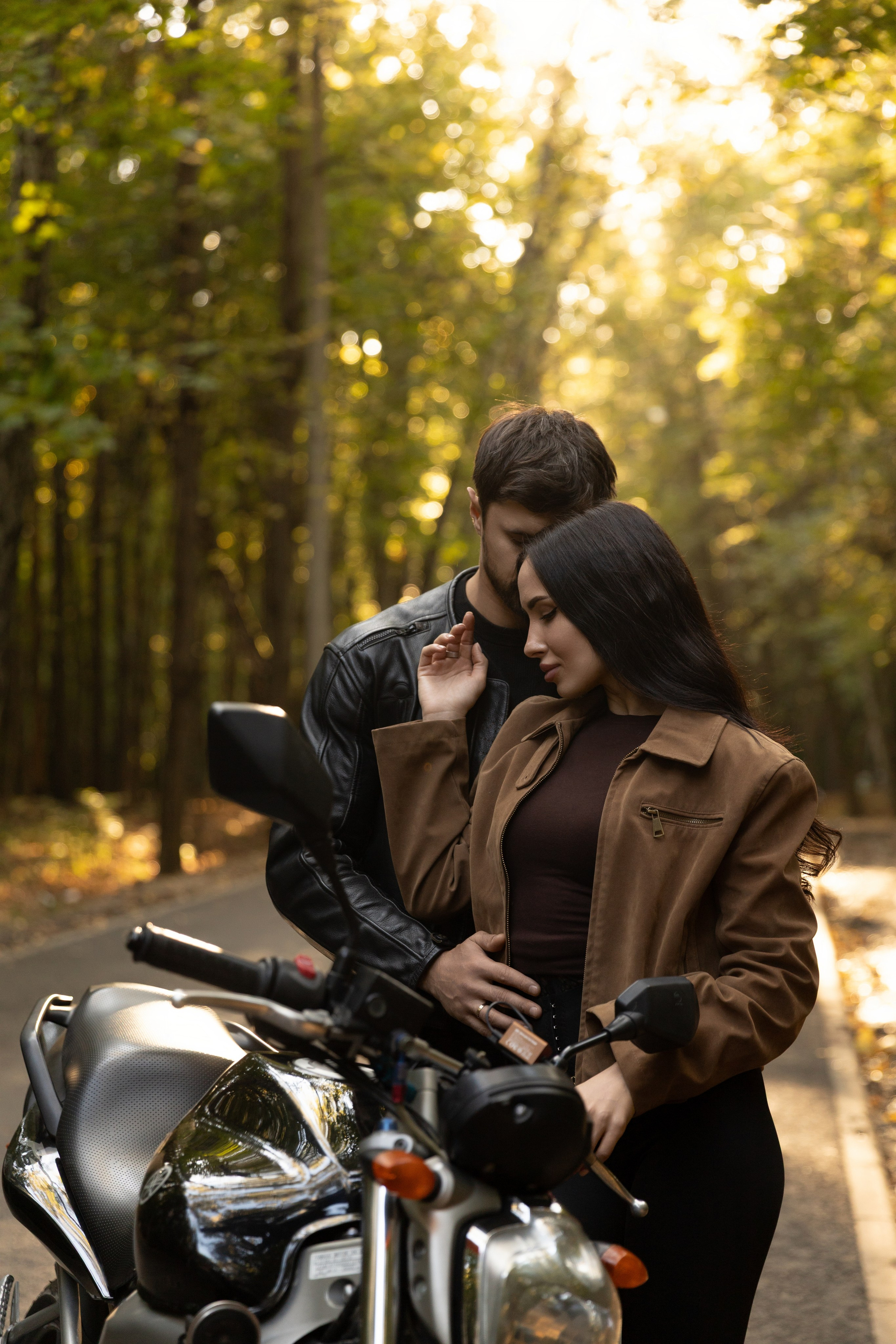 Осенняя съемка на мотоцикле. Фотограф индивидуальных женских портретов и LOVEstory в Москве