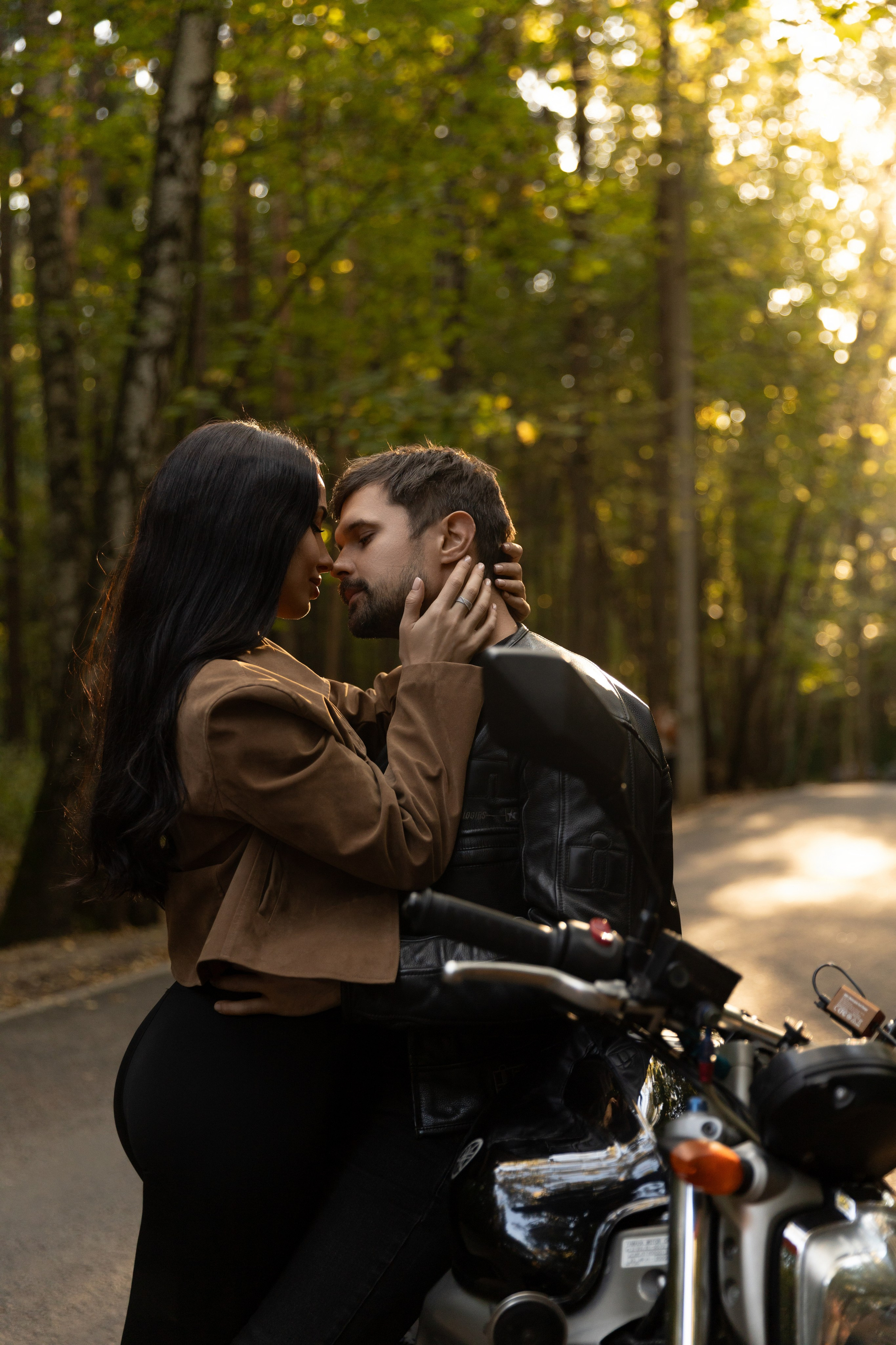 Осенняя съемка на мотоцикле. Фотограф индивидуальных женских портретов и LOVEstory в Москве