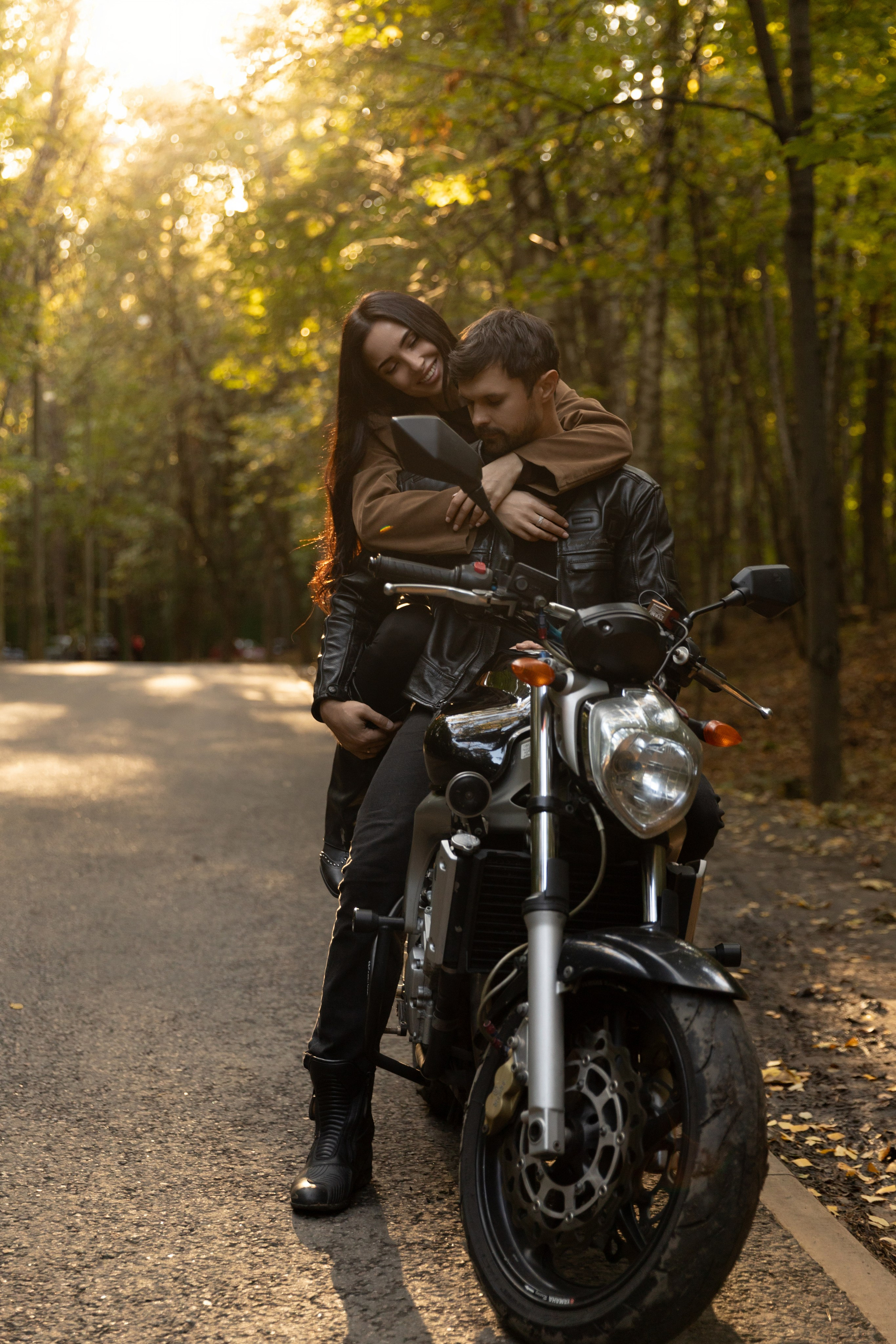 Осенняя съемка на мотоцикле. Фотограф индивидуальных женских портретов и LOVEstory в Москве