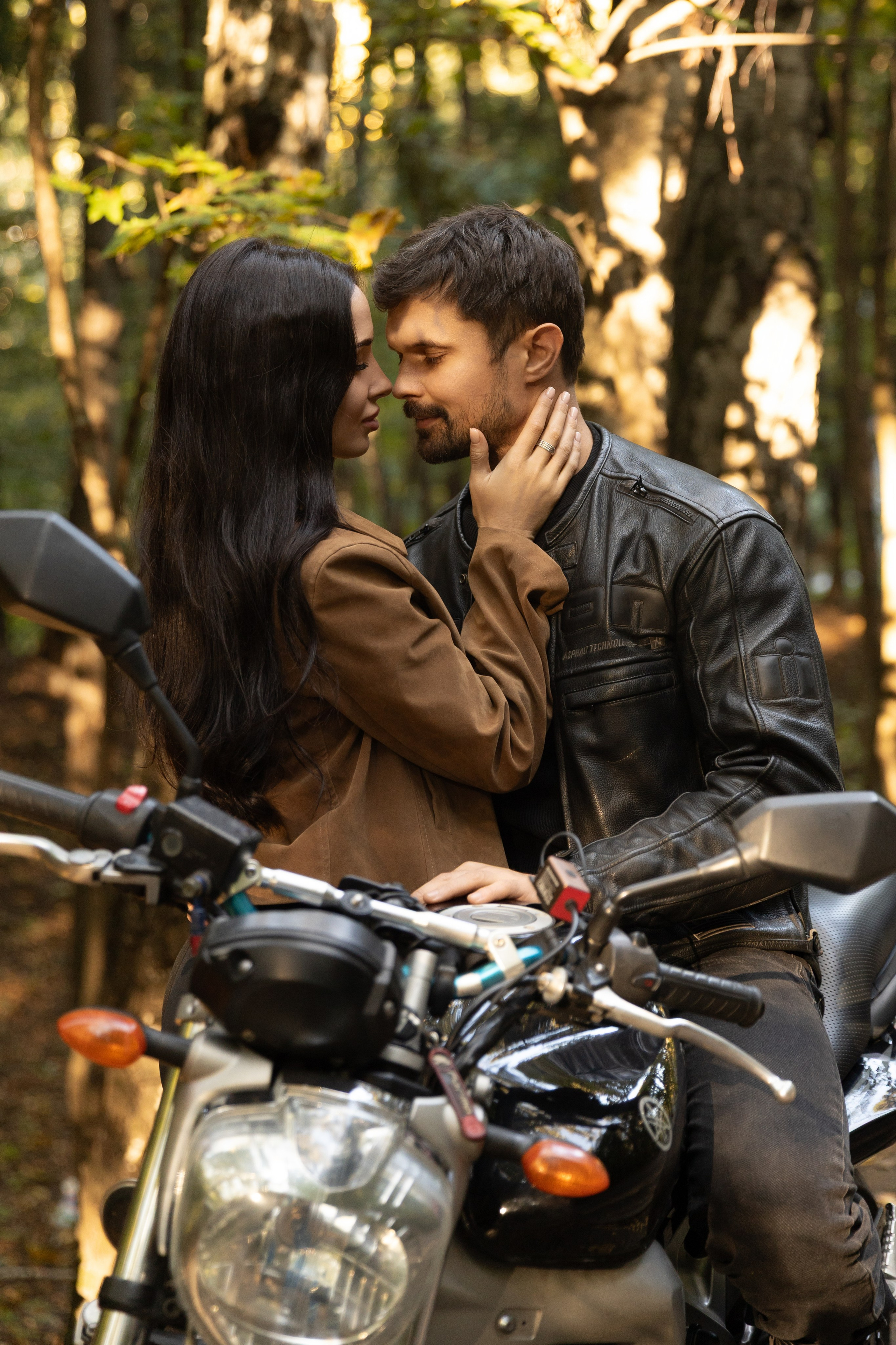 Осенняя съемка на мотоцикле. Фотограф индивидуальных женских портретов и LOVEstory в Москве