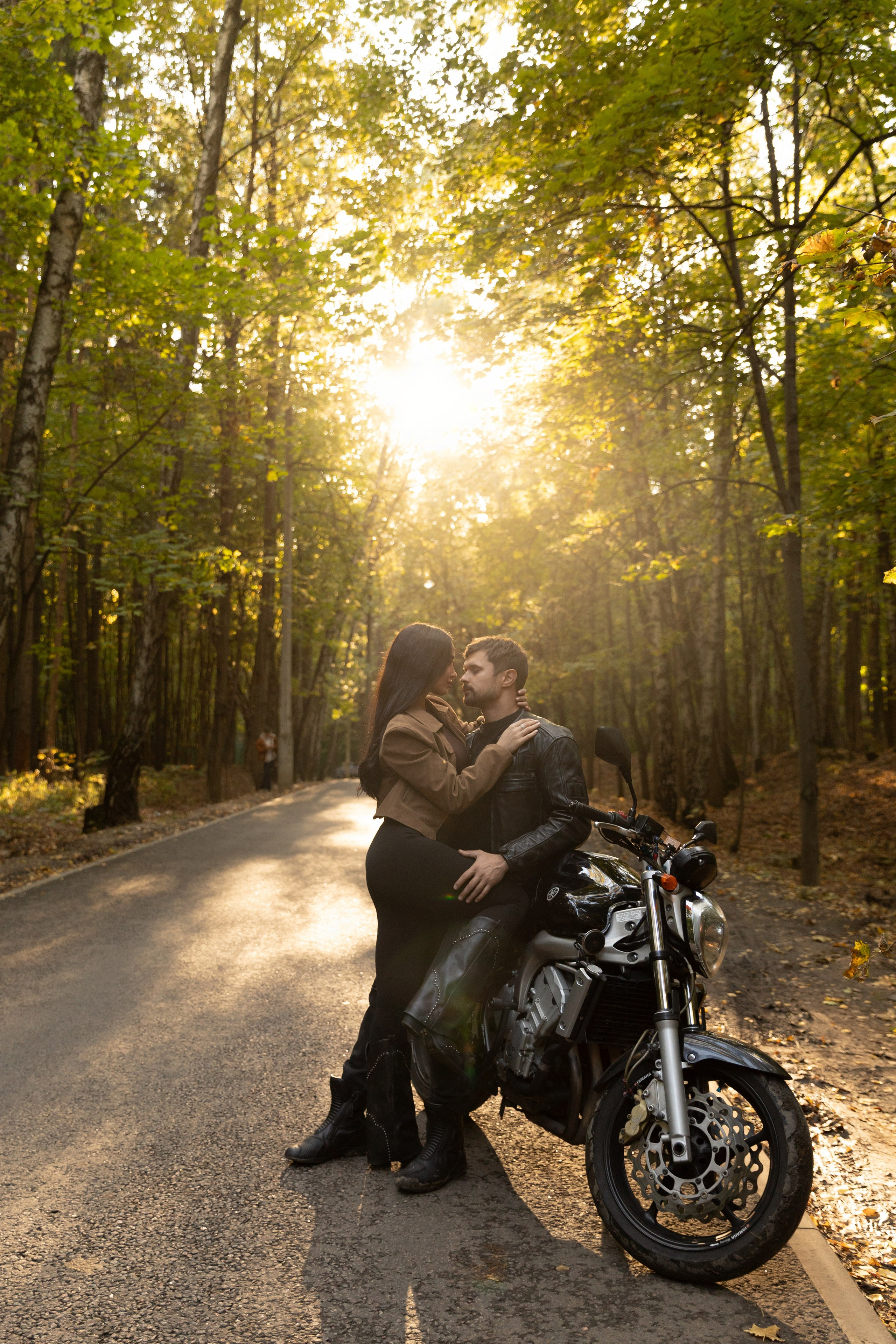 Осенняя съемка на мотоцикле. Фотограф индивидуальных женских портретов и LOVEstory в Москве