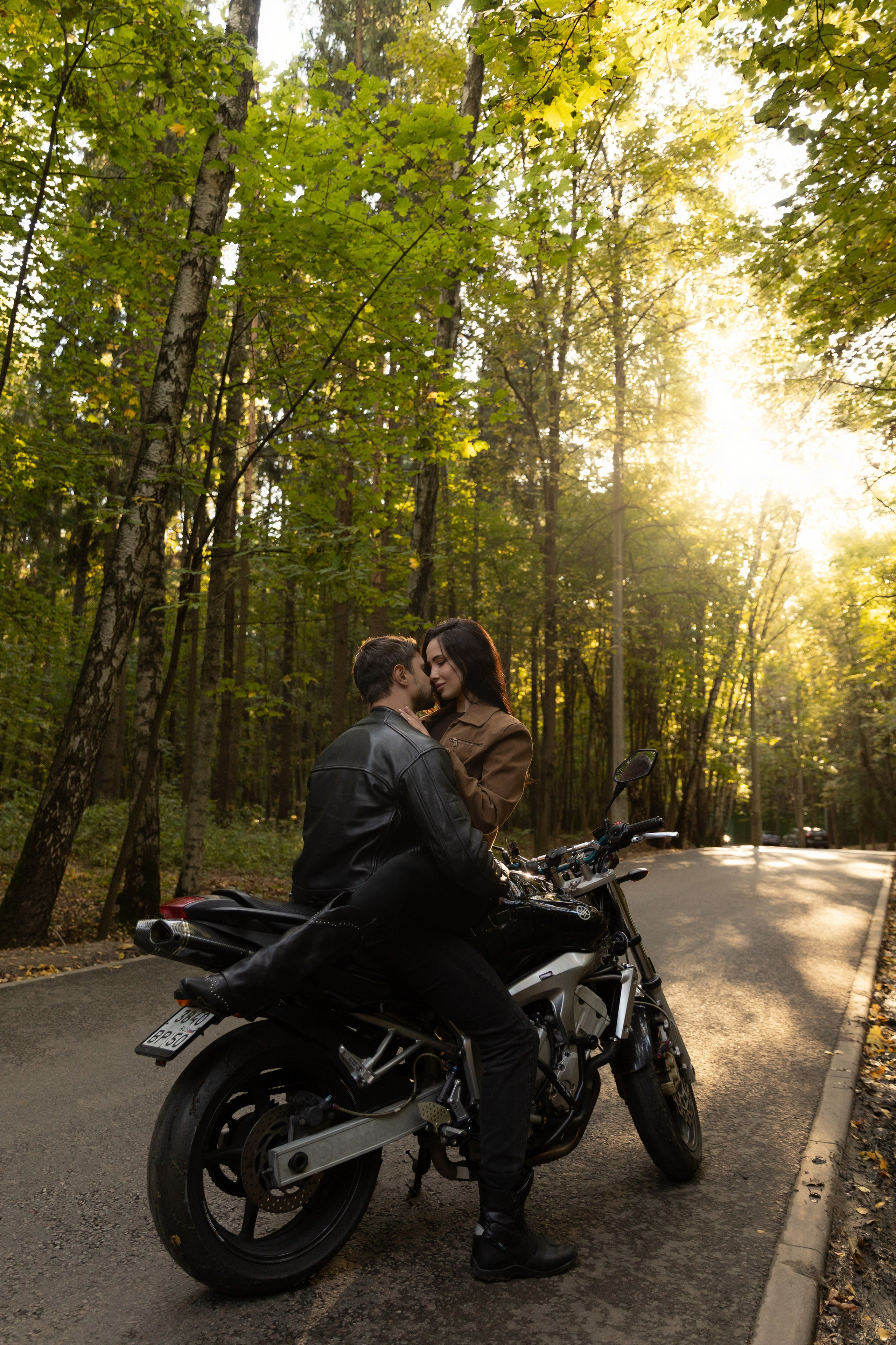 Осенняя съемка на мотоцикле. Фотограф индивидуальных женских портретов и LOVEstory в Москве