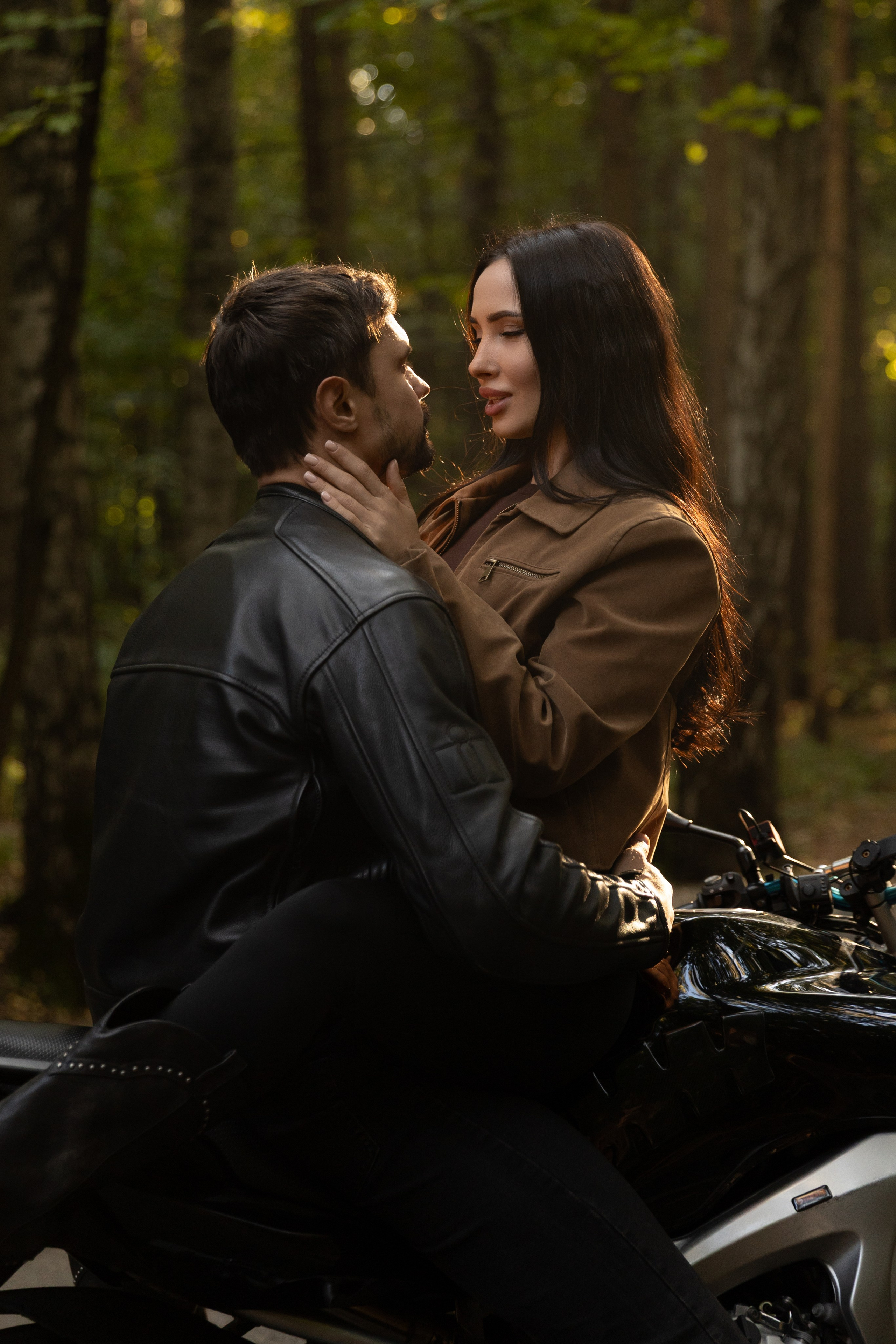 Осенняя съемка на мотоцикле. Фотограф индивидуальных женских портретов и LOVEstory в Москве