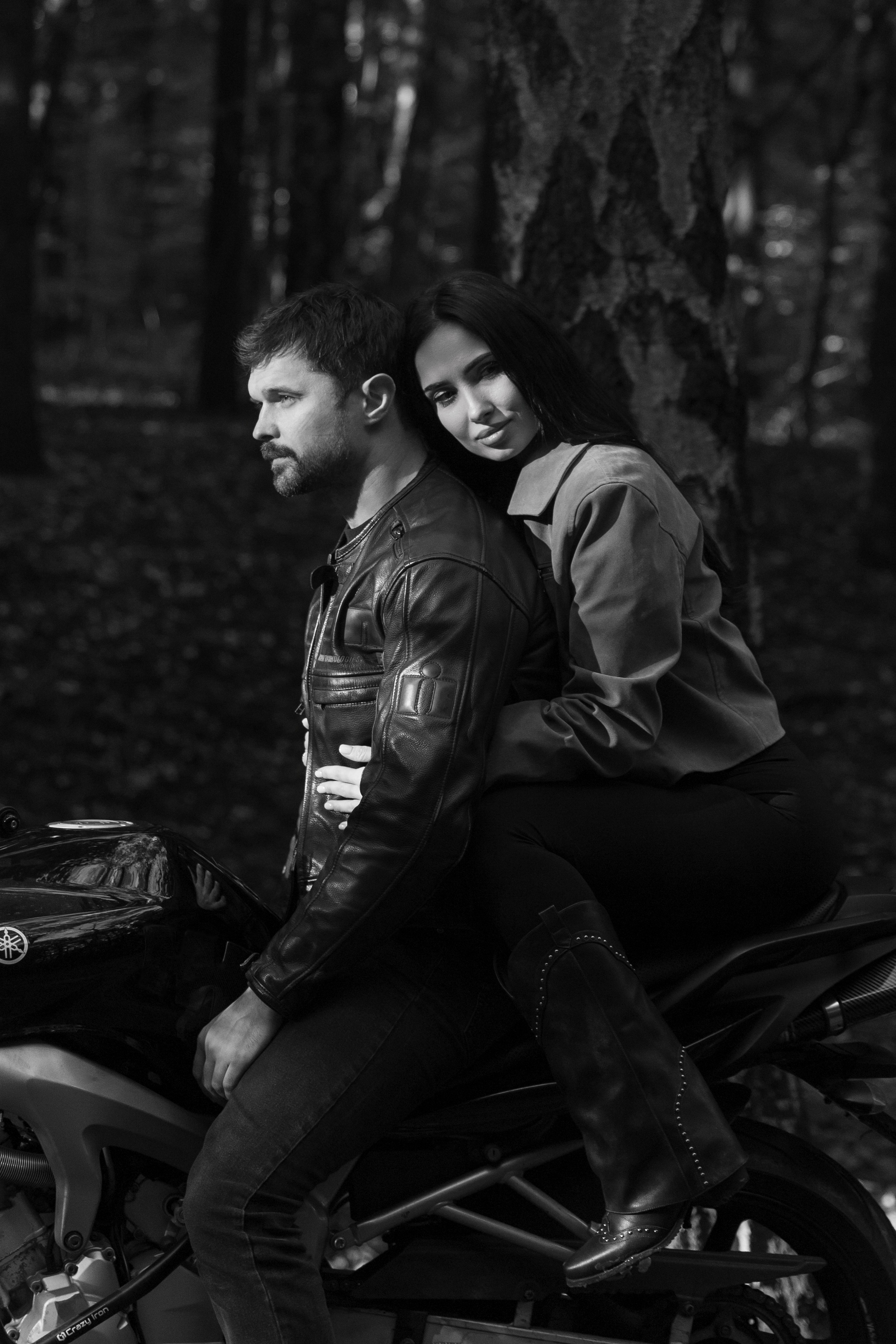 Осенняя съемка на мотоцикле. Фотограф индивидуальных женских портретов и LOVEstory в Москве