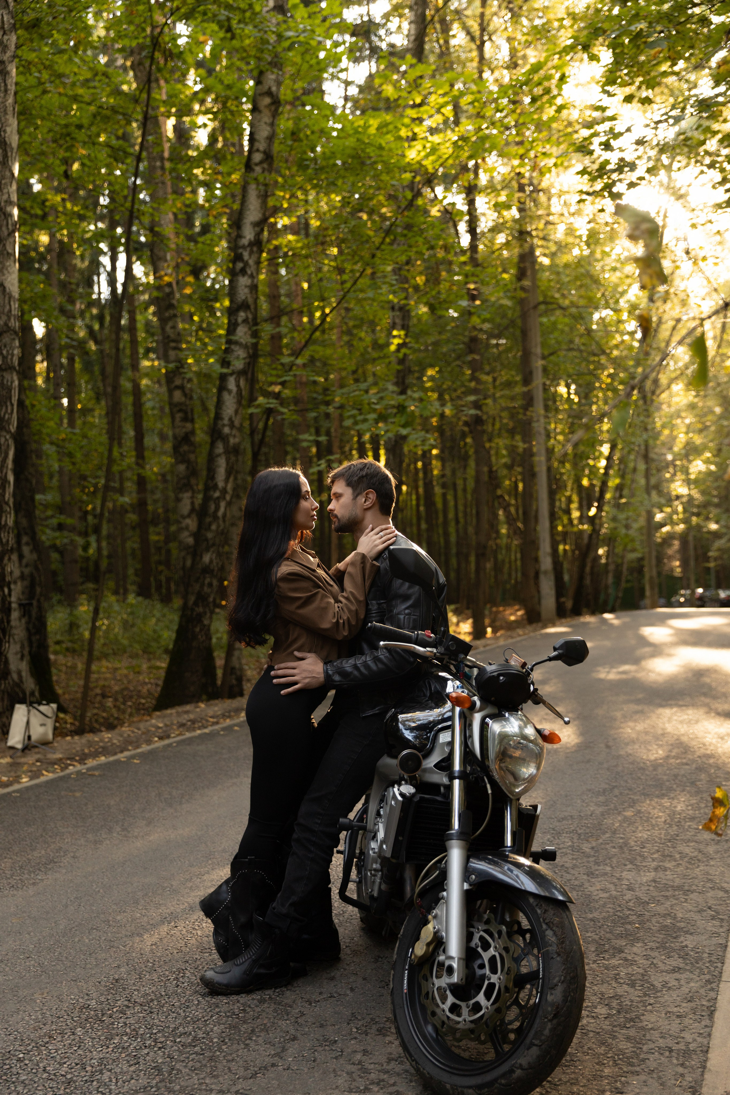 Осенняя съемка на мотоцикле. Фотограф индивидуальных женских портретов и LOVEstory в Москве