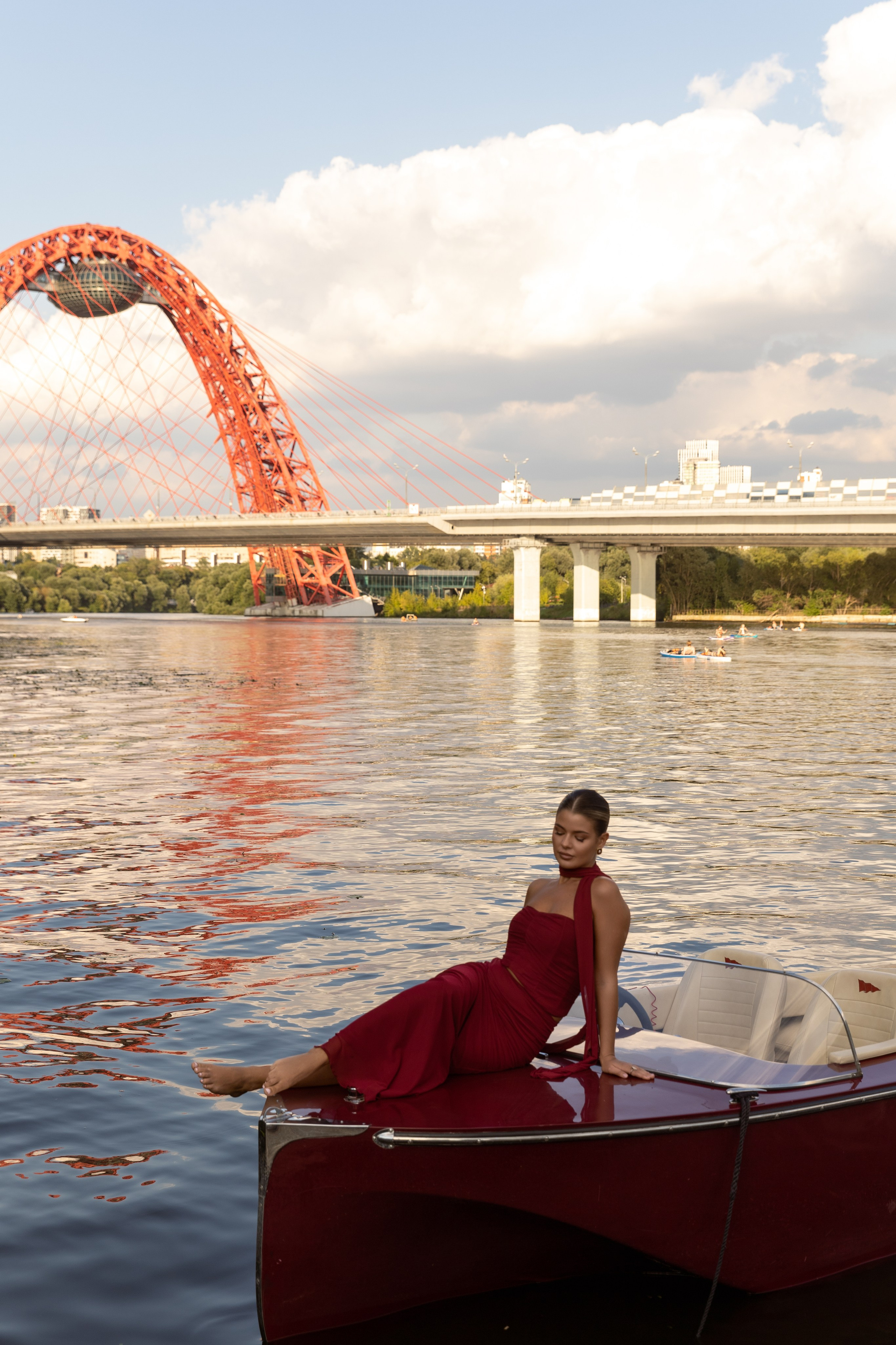 Съемка на катере. Фотограф индивидуальных женских портретов и LOVEstory в Москве