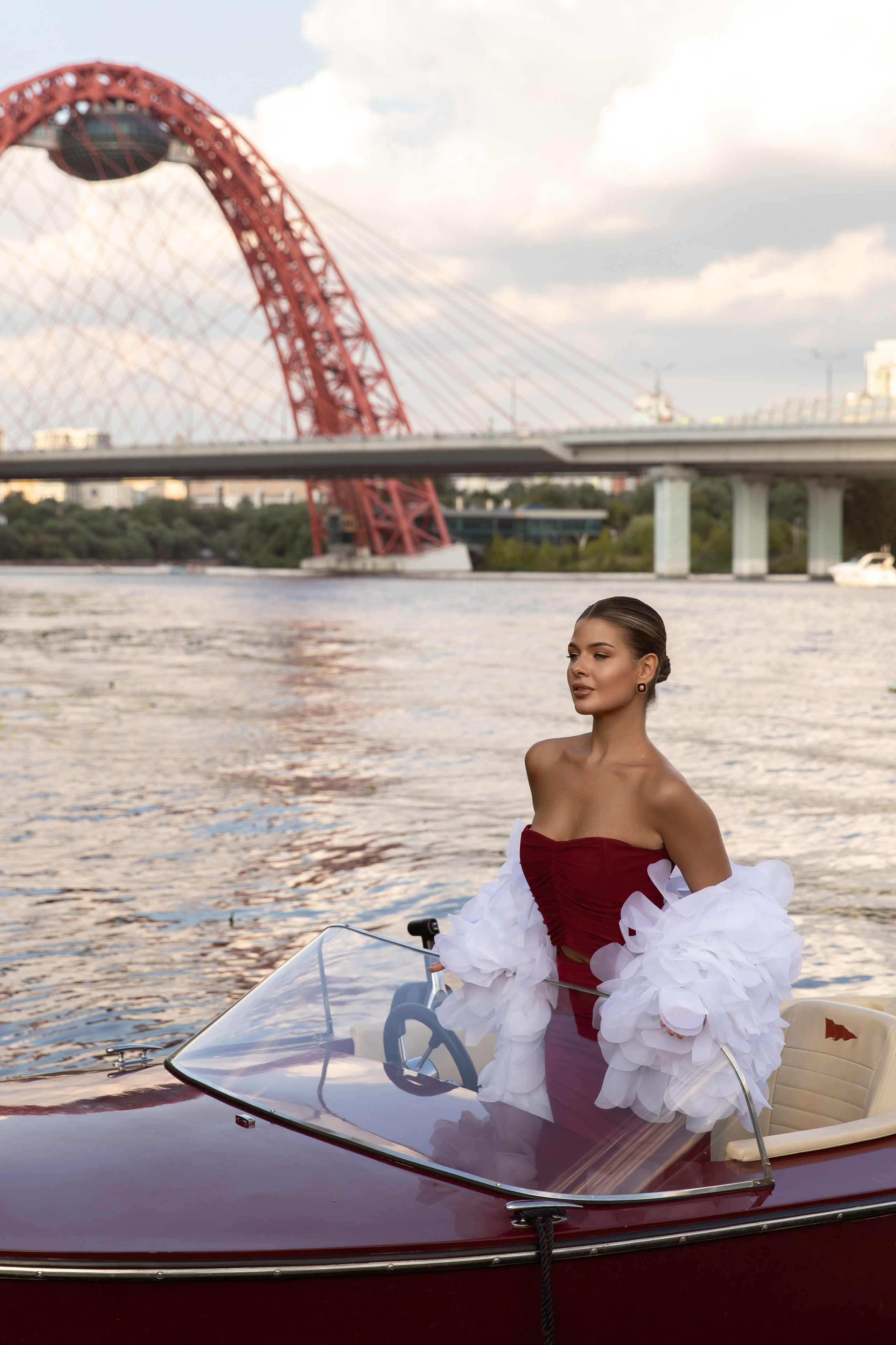 Съемка на катере. Фотограф индивидуальных женских портретов и LOVEstory в Москве