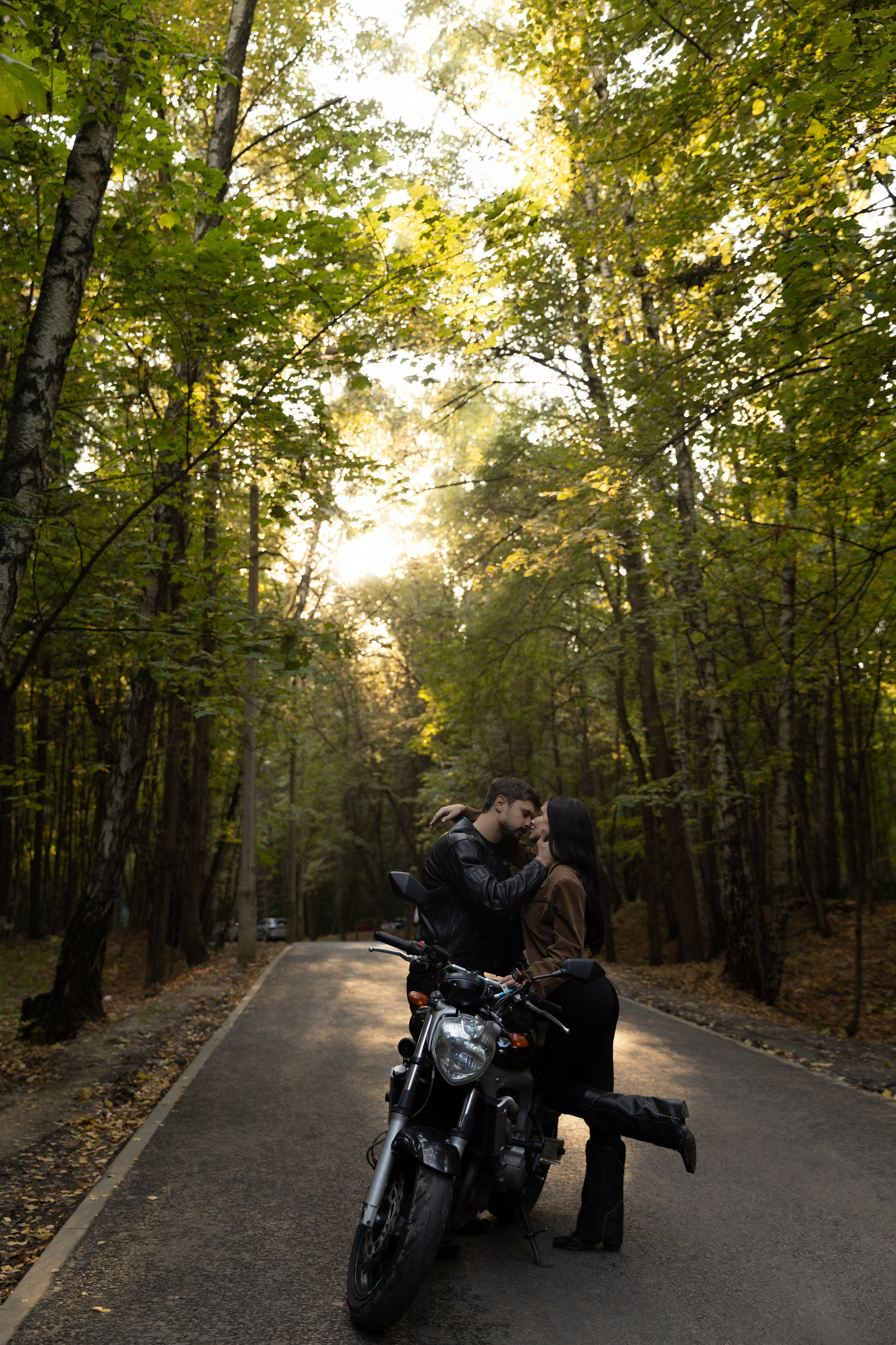 Осенняя съемка на мотоцикле. Фотограф индивидуальных женских портретов и LOVEstory в Москве