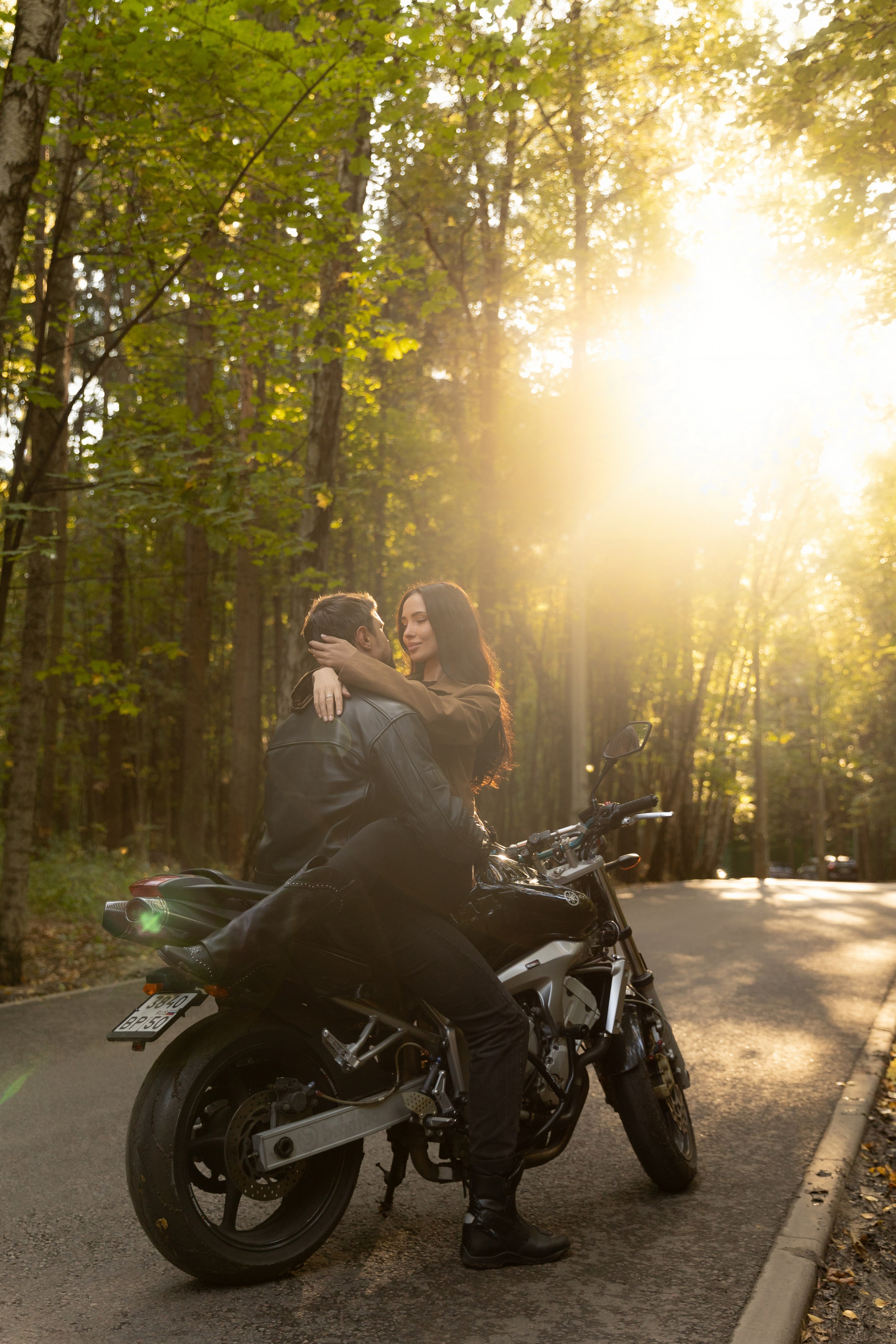 Осенняя съемка на мотоцикле. Фотограф индивидуальных женских портретов и LOVEstory в Москве