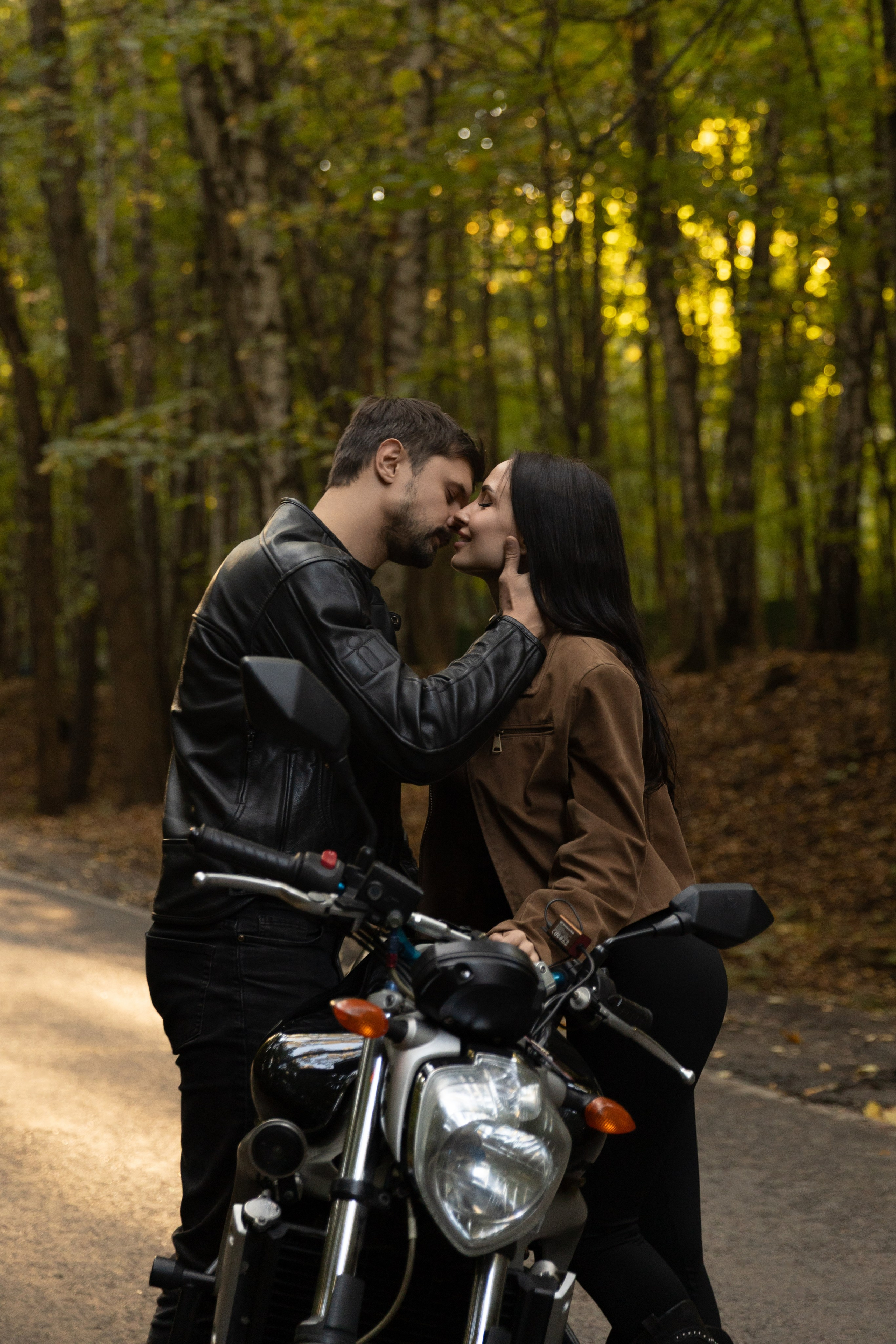 Осенняя съемка на мотоцикле. Фотограф индивидуальных женских портретов и LOVEstory в Москве