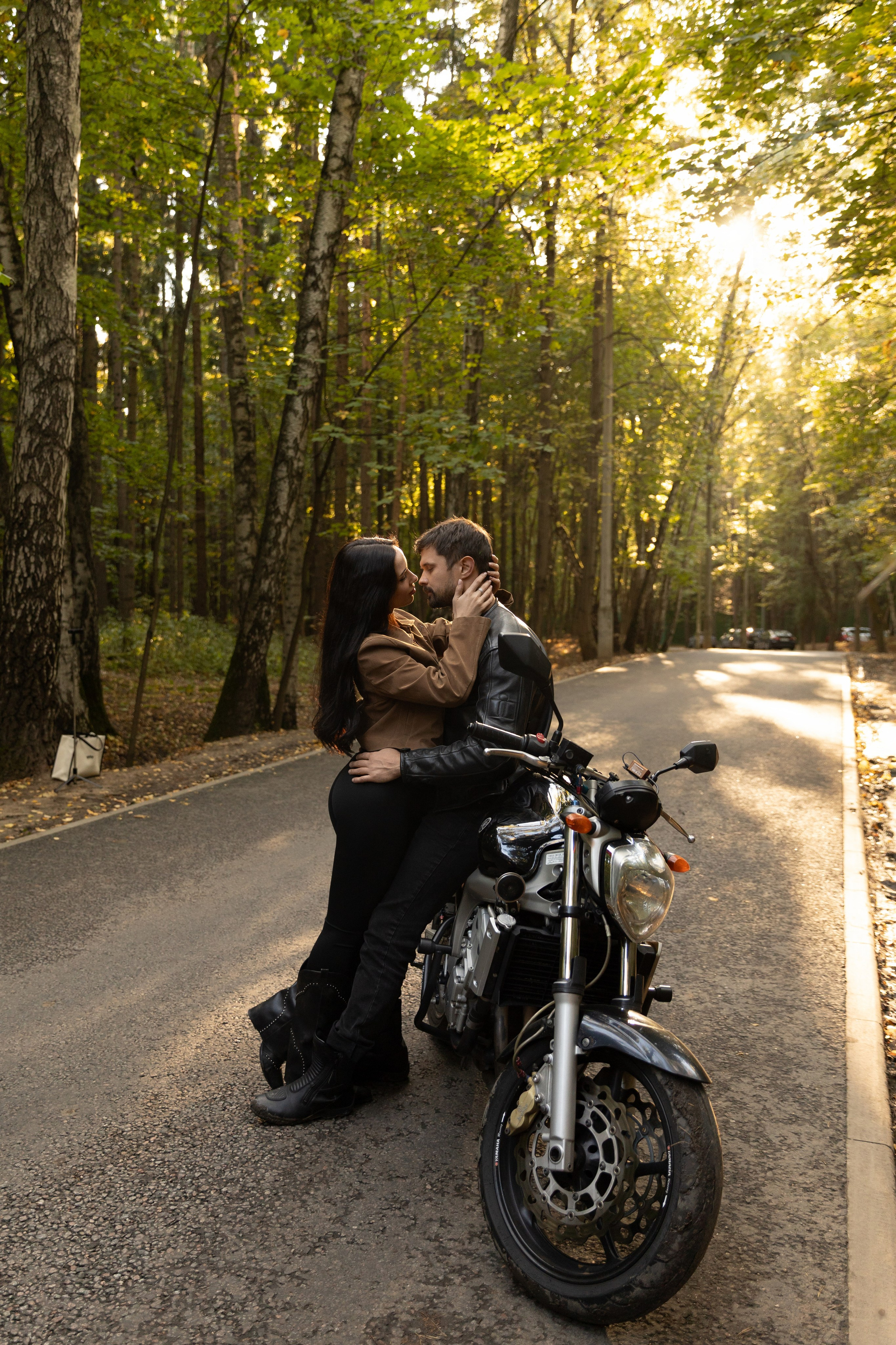 Осенняя съемка на мотоцикле. Фотограф индивидуальных женских портретов и LOVEstory в Москве