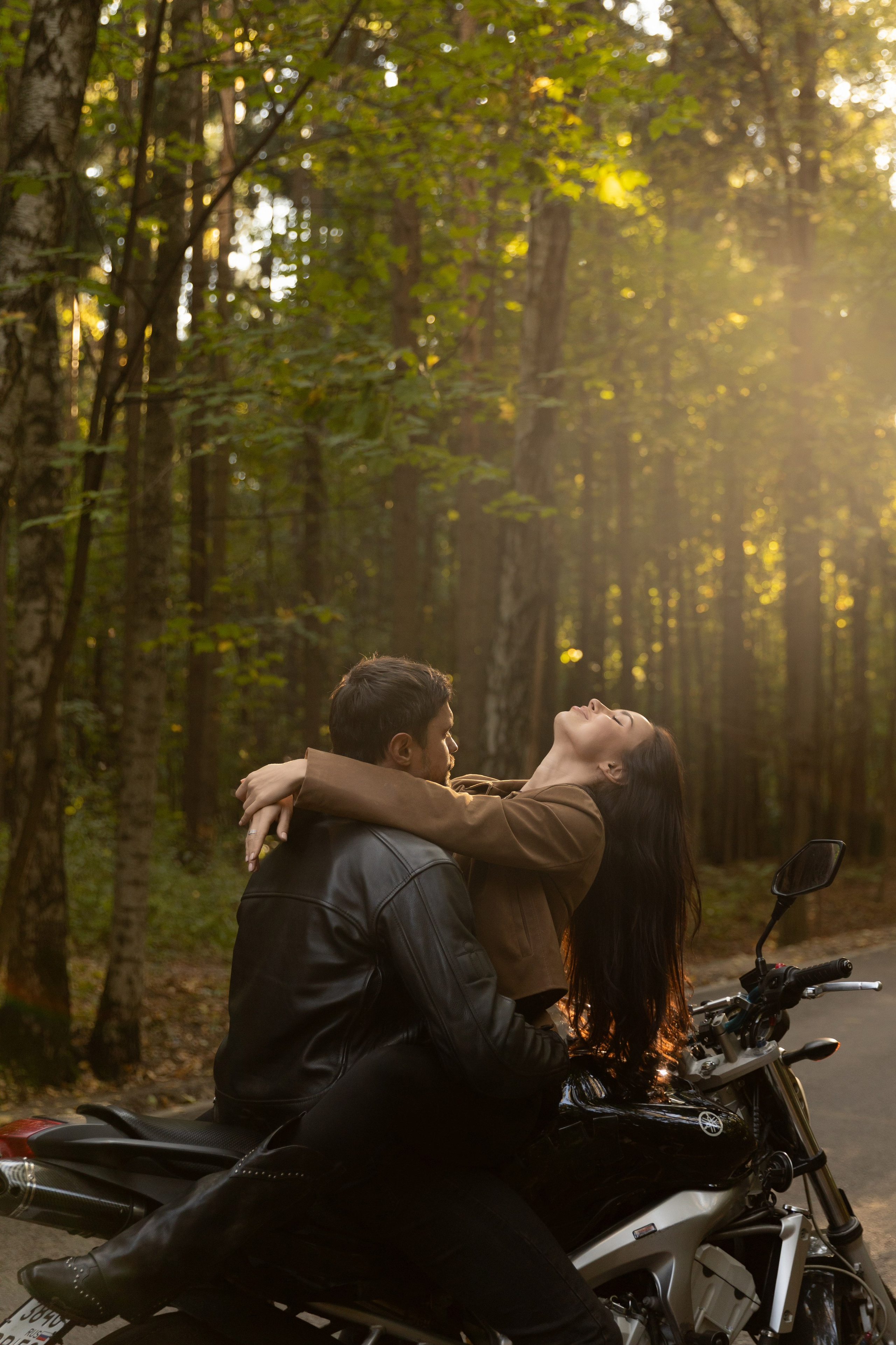 Осенняя съемка на мотоцикле. Фотограф индивидуальных женских портретов и LOVEstory в Москве