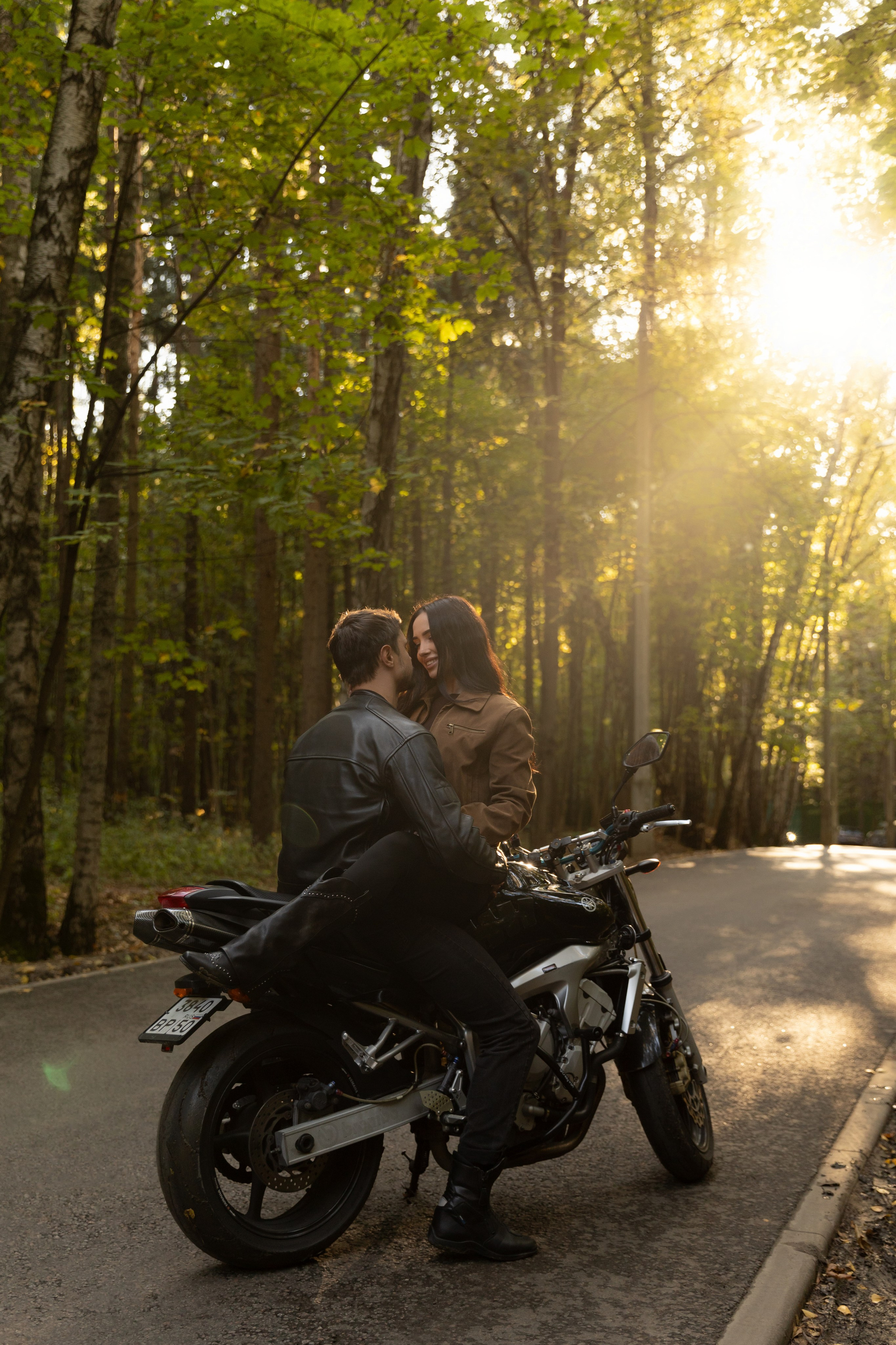 Осенняя съемка на мотоцикле. Фотограф индивидуальных женских портретов и LOVEstory в Москве