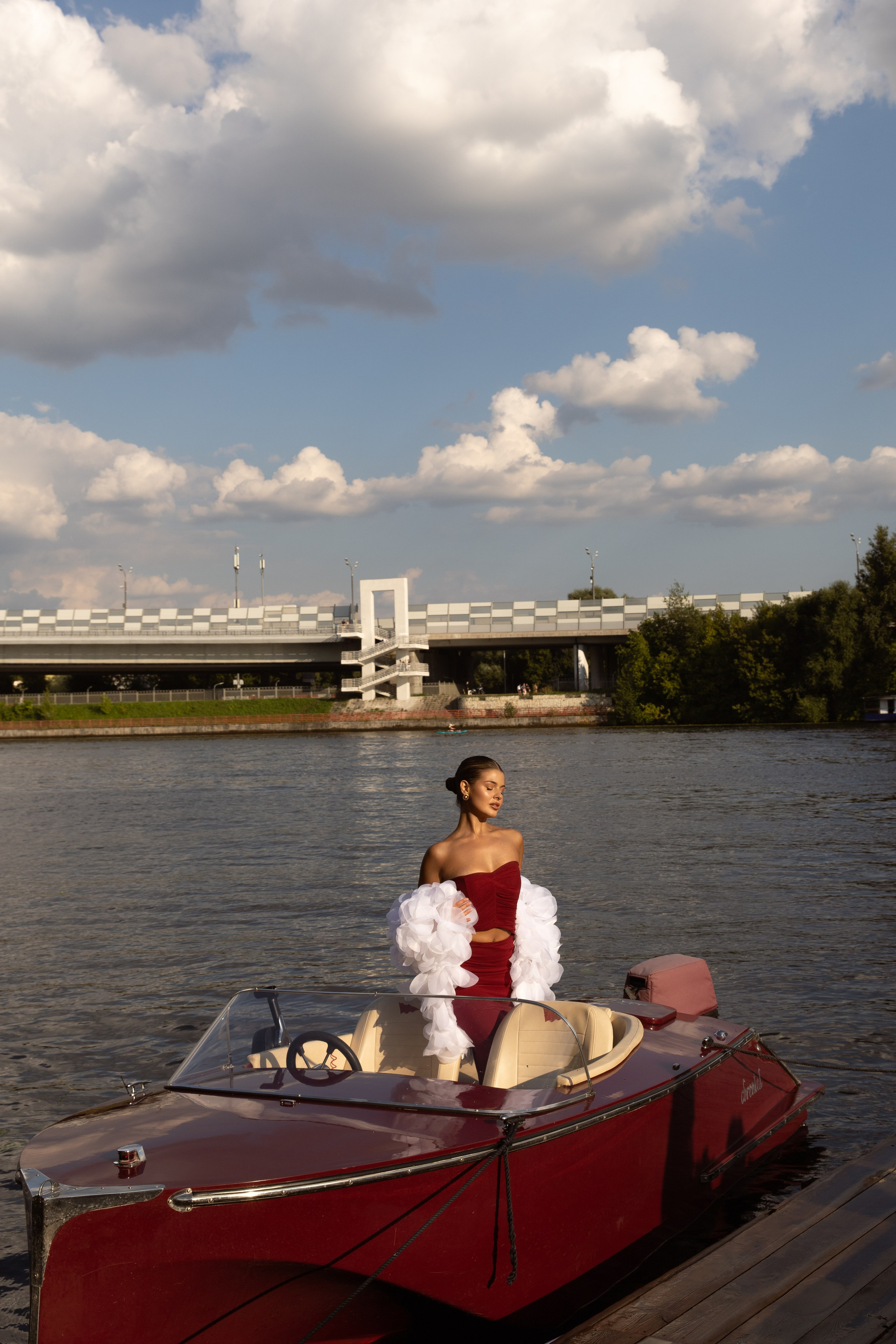 Съемка на катере. Фотограф индивидуальных женских портретов и LOVEstory в Москве