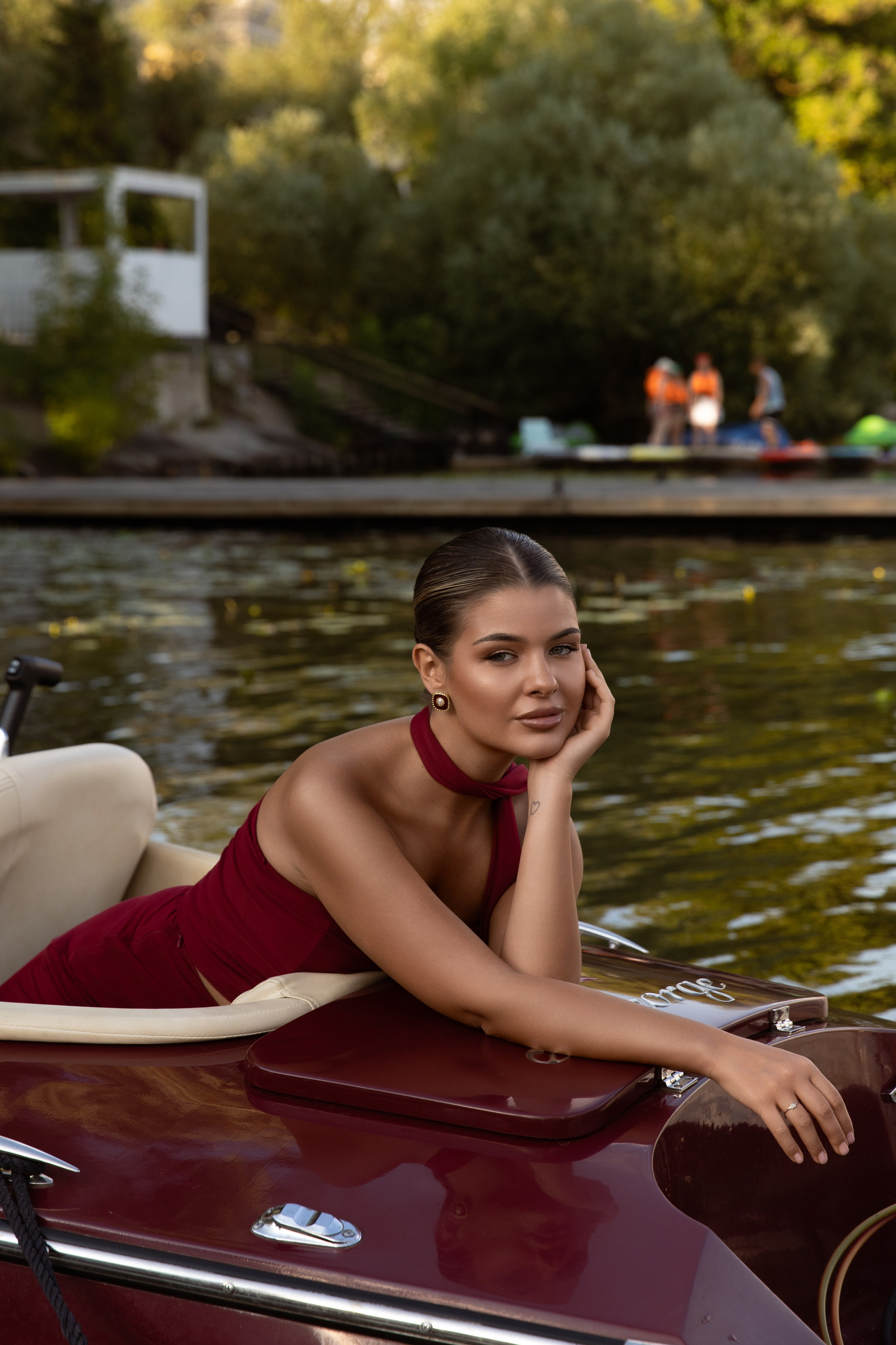 Съемка на катере. Фотограф индивидуальных женских портретов и LOVEstory в Москве
