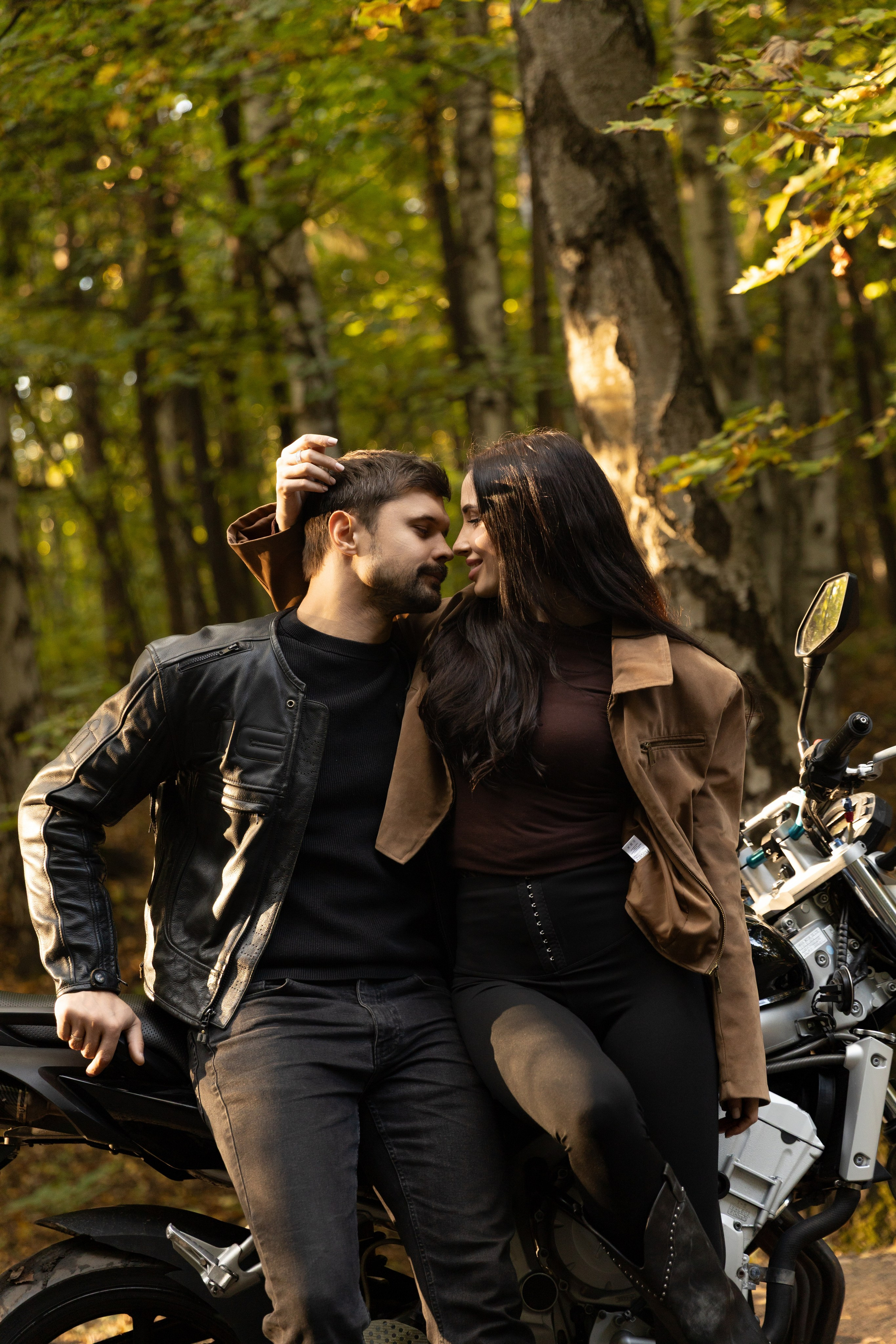 Осенняя съемка на мотоцикле. Фотограф индивидуальных женских портретов и LOVEstory в Москве