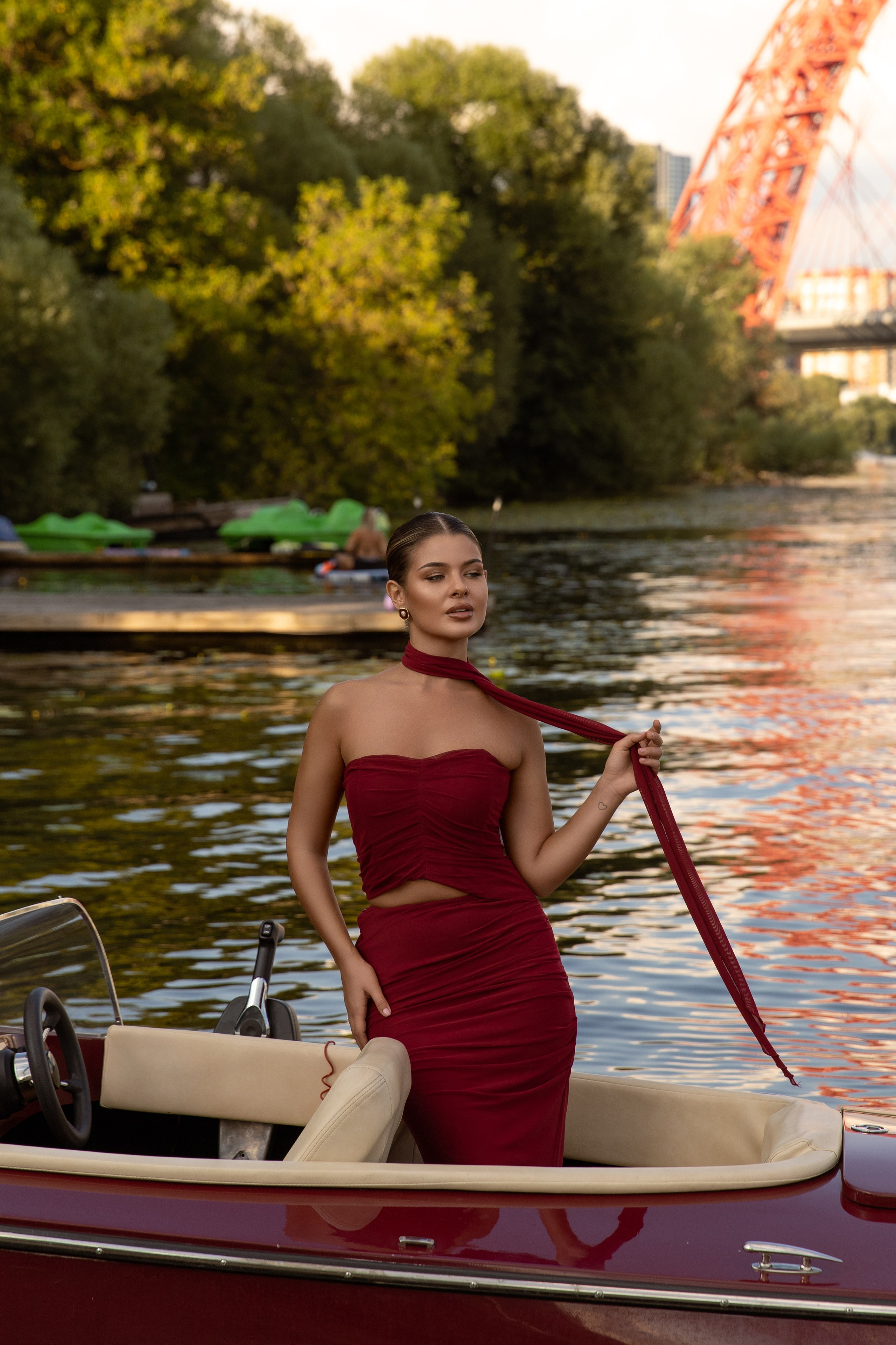 Съемка на катере. Фотограф индивидуальных женских портретов и LOVEstory в Москве