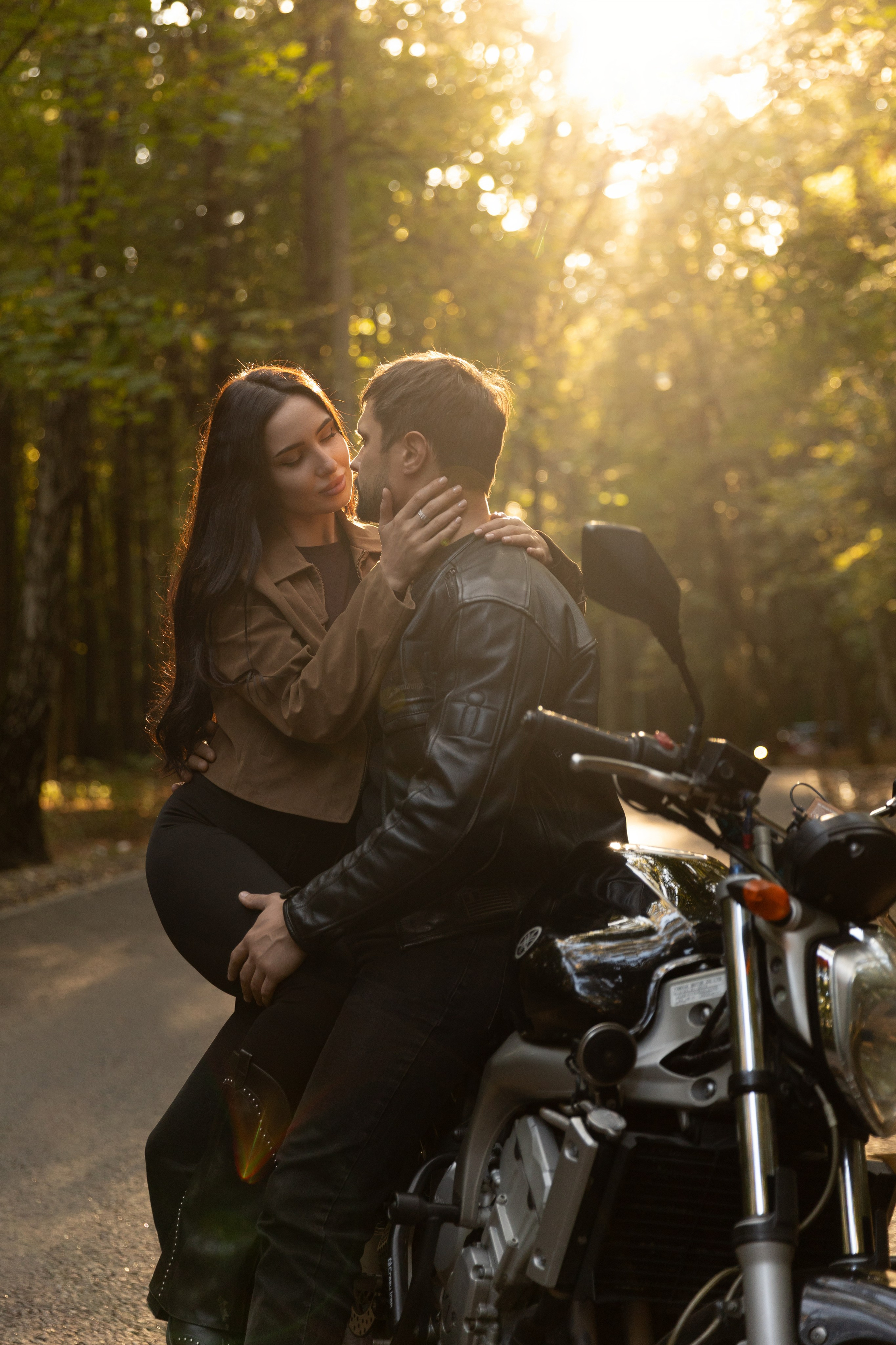 Осенняя съемка на мотоцикле. Фотограф индивидуальных женских портретов и LOVEstory в Москве