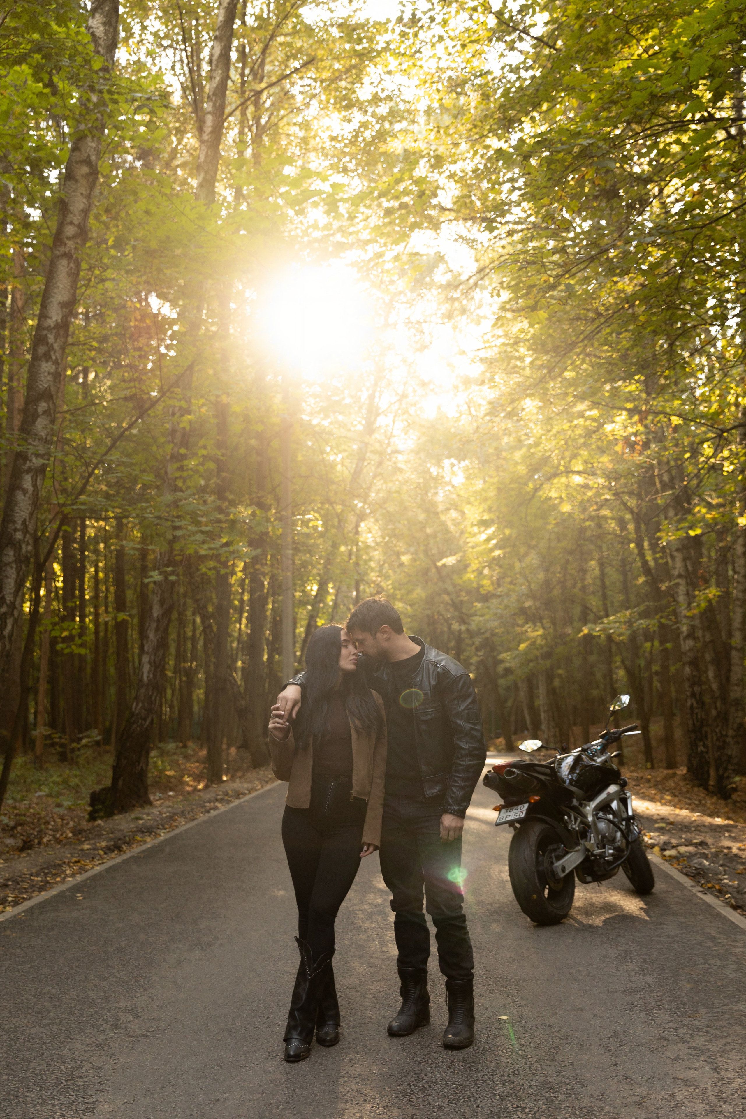 Осенняя съемка на мотоцикле. Фотограф индивидуальных женских портретов и LOVEstory в Москве