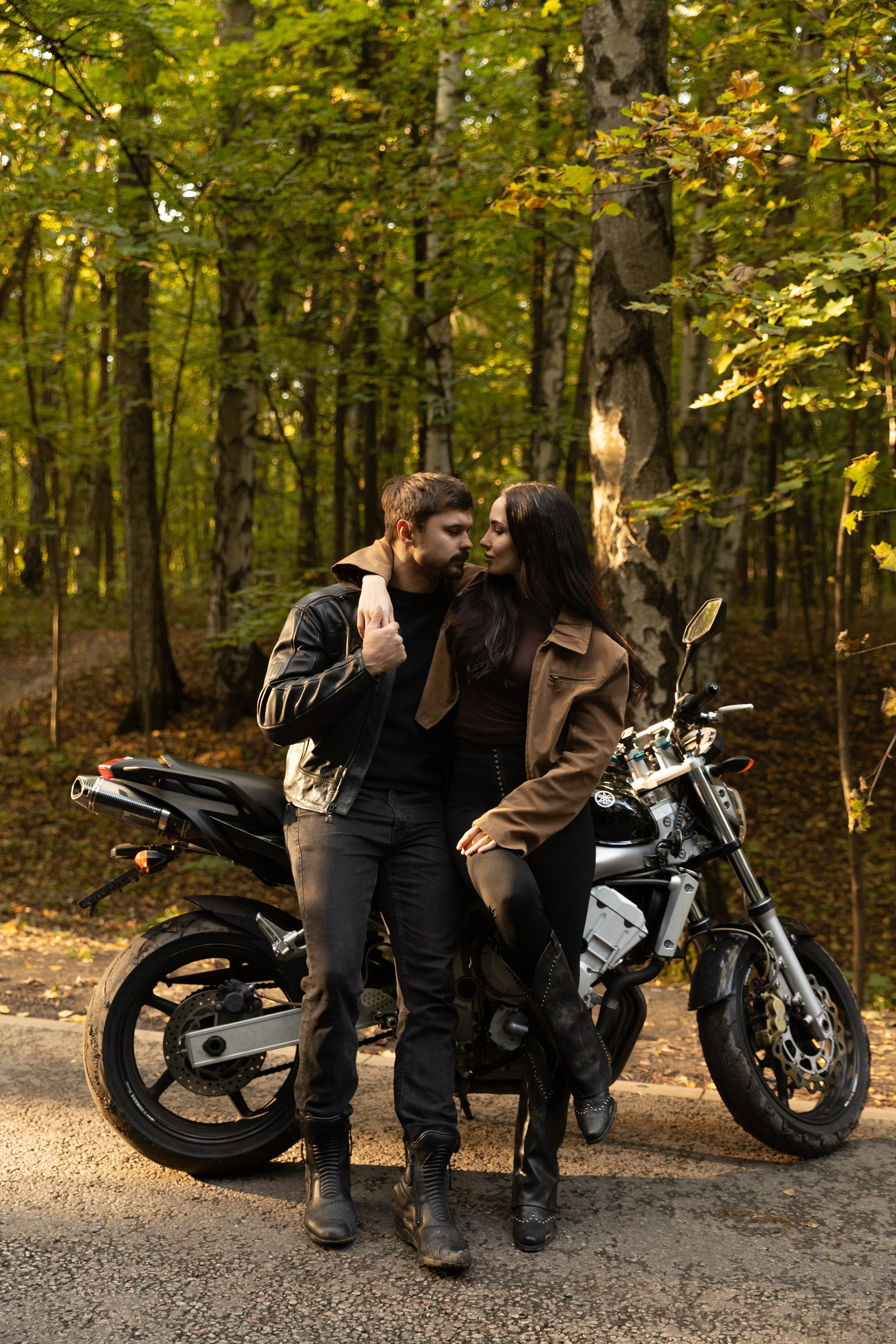 Осенняя съемка на мотоцикле. Фотограф индивидуальных женских портретов и LOVEstory в Москве