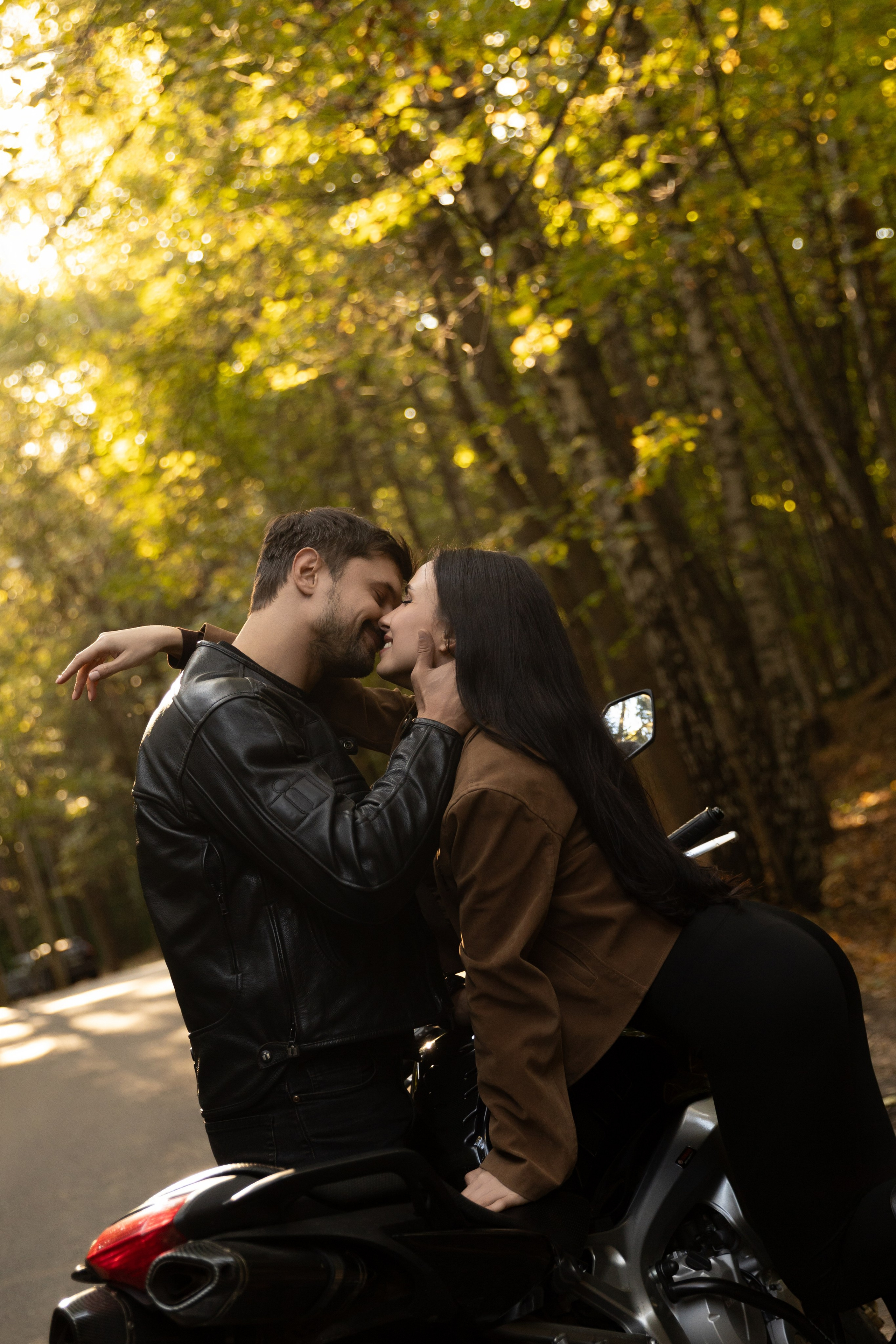 Осенняя съемка на мотоцикле. Фотограф индивидуальных женских портретов и LOVEstory в Москве