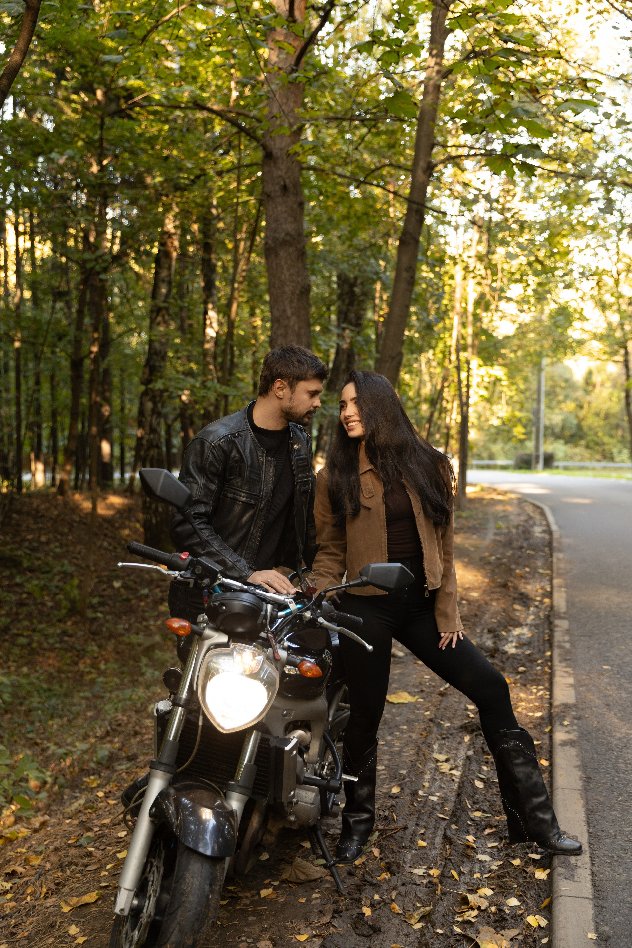 Осенняя съемка на мотоцикле. Фотограф индивидуальных женских портретов и LOVEstory в Москве