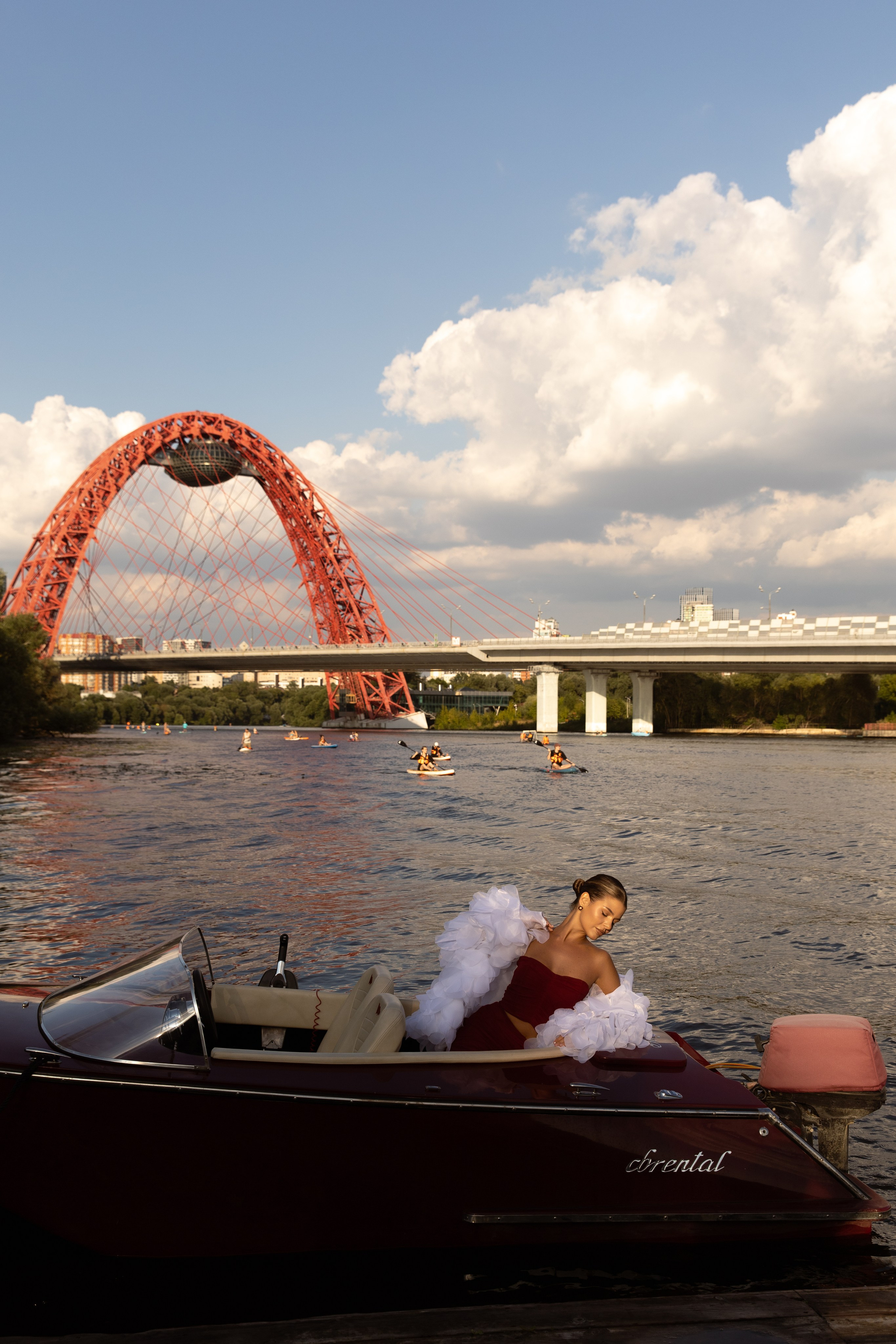 Съемка на катере. Фотограф индивидуальных женских портретов и LOVEstory в Москве