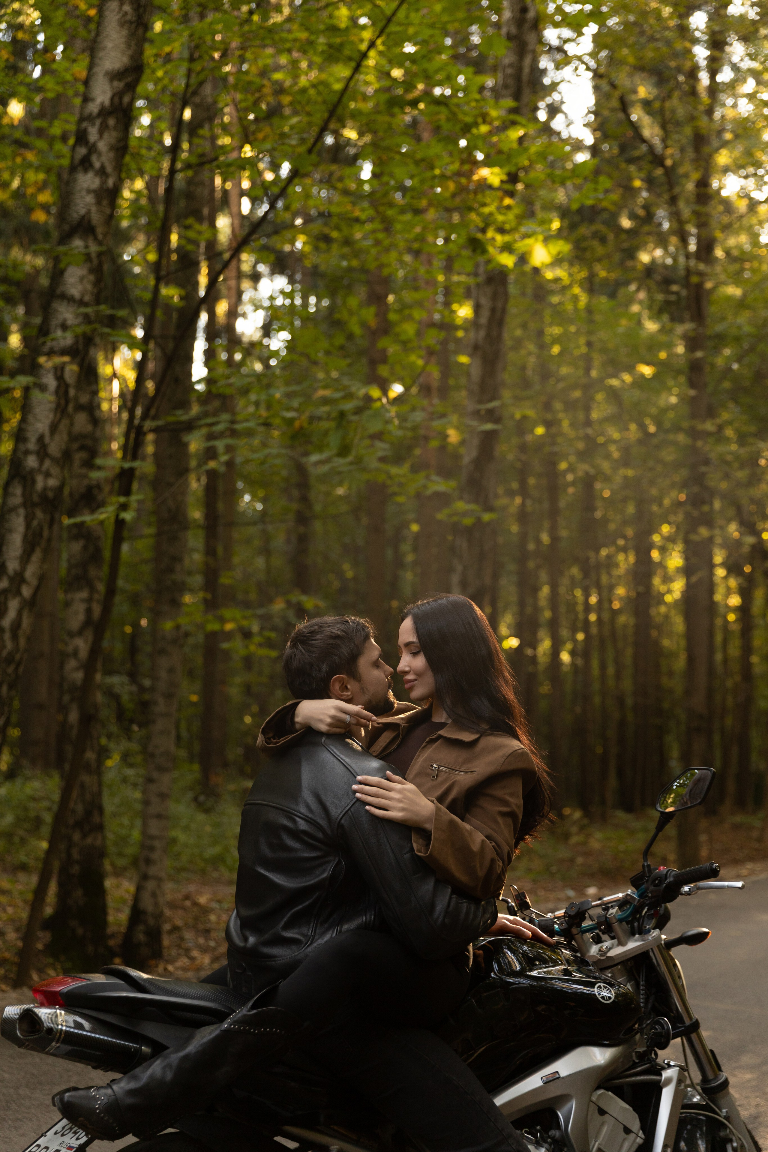 Осенняя съемка на мотоцикле. Фотограф индивидуальных женских портретов и LOVEstory в Москве