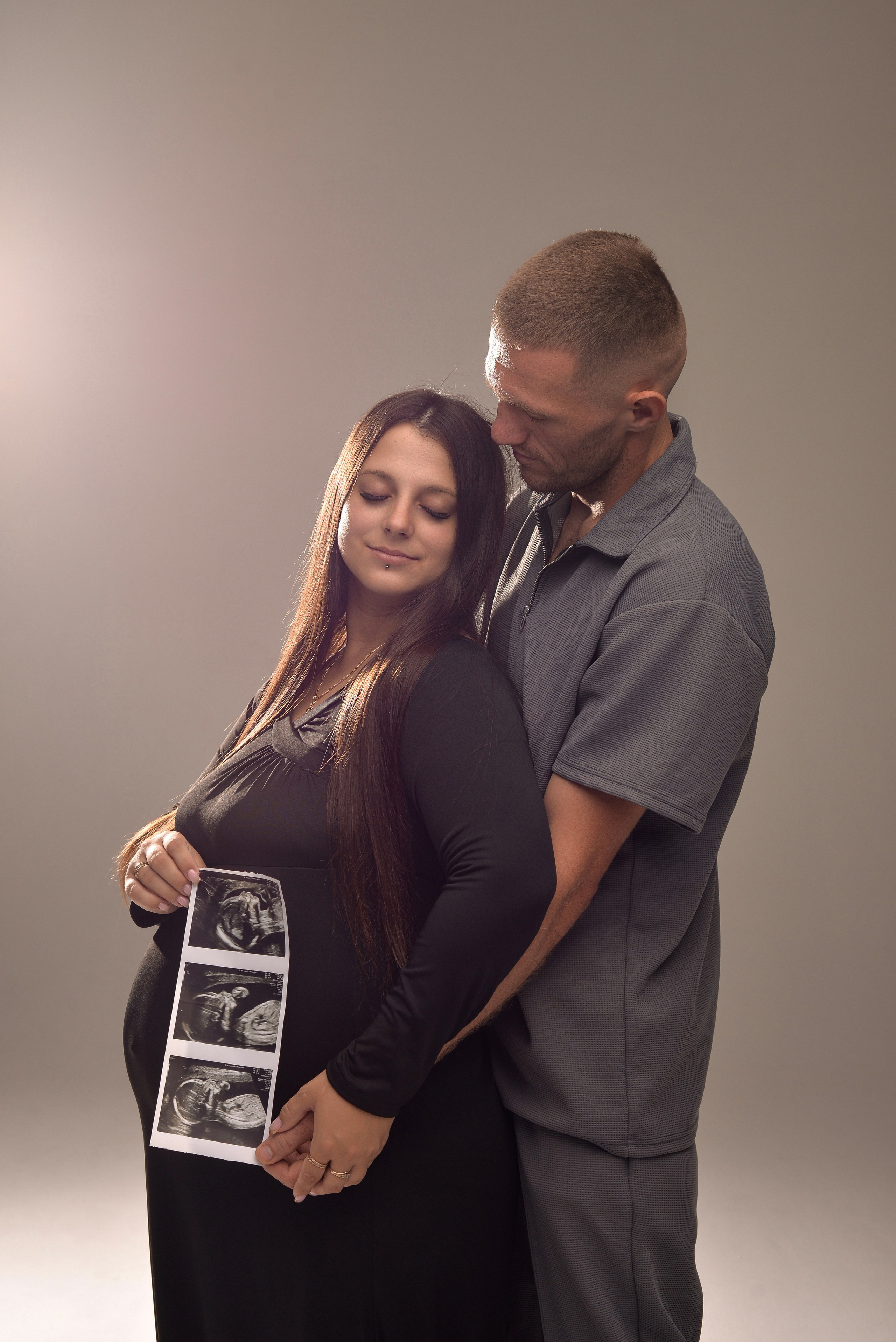 Беременность съемка, Мария с мужем в студии. Семейный и свадебный фотограф Галина Абакумова, фотосессии в Белгороде