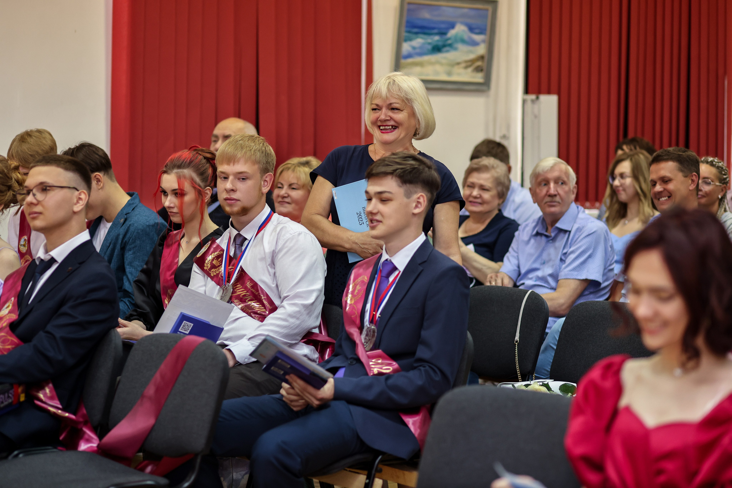 Вручение аттестатов. Школа № 7, выпускники 11 класса 2023 г. Студия выпускных альбомов Остров