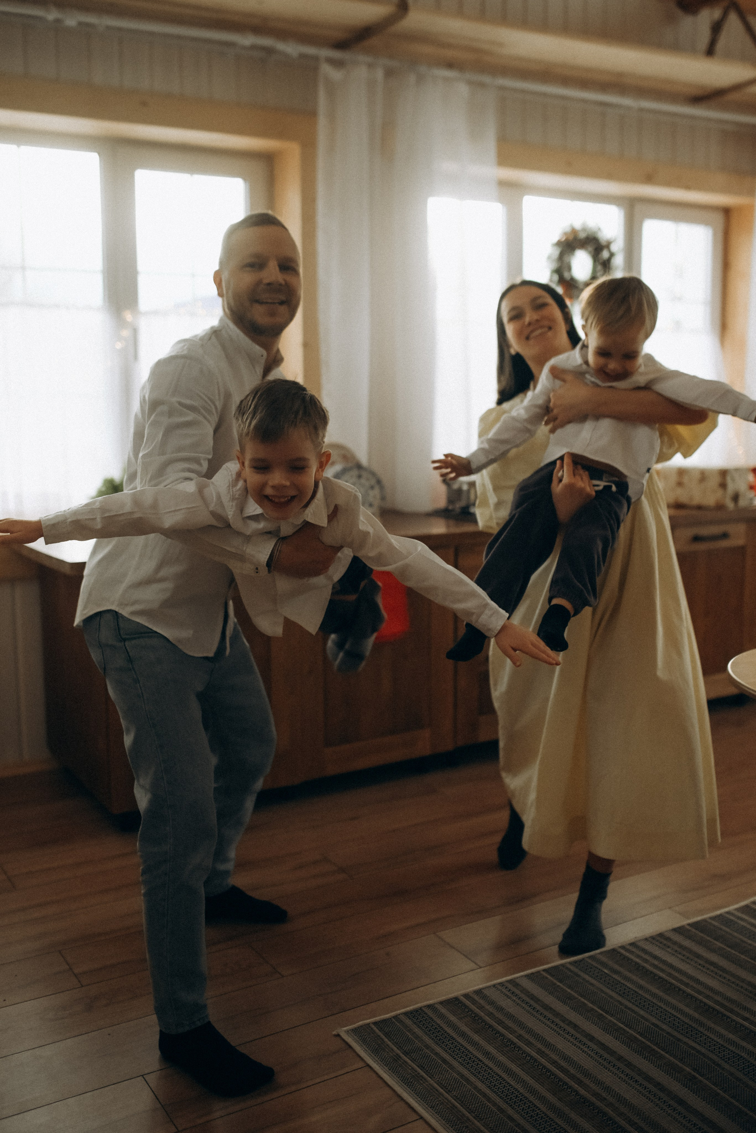 Антон, Маша, Мирон и Корней. Главная