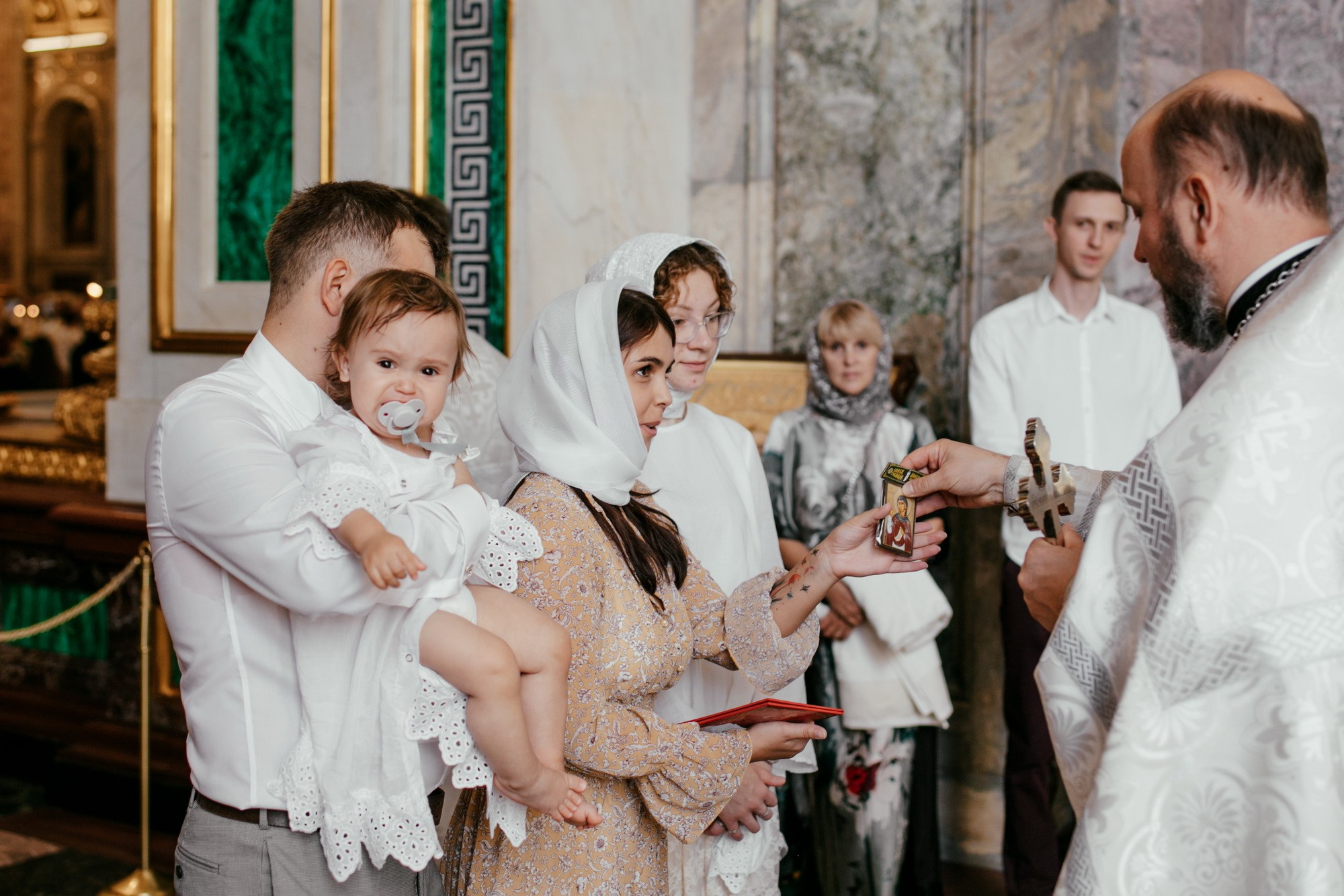 Крещение ребенка в Исаакиевском соборе СПб. Фотограф крещение венчание в Петербурге! Помогает подобрать храм и посоветовал душевного батюшку в СПб