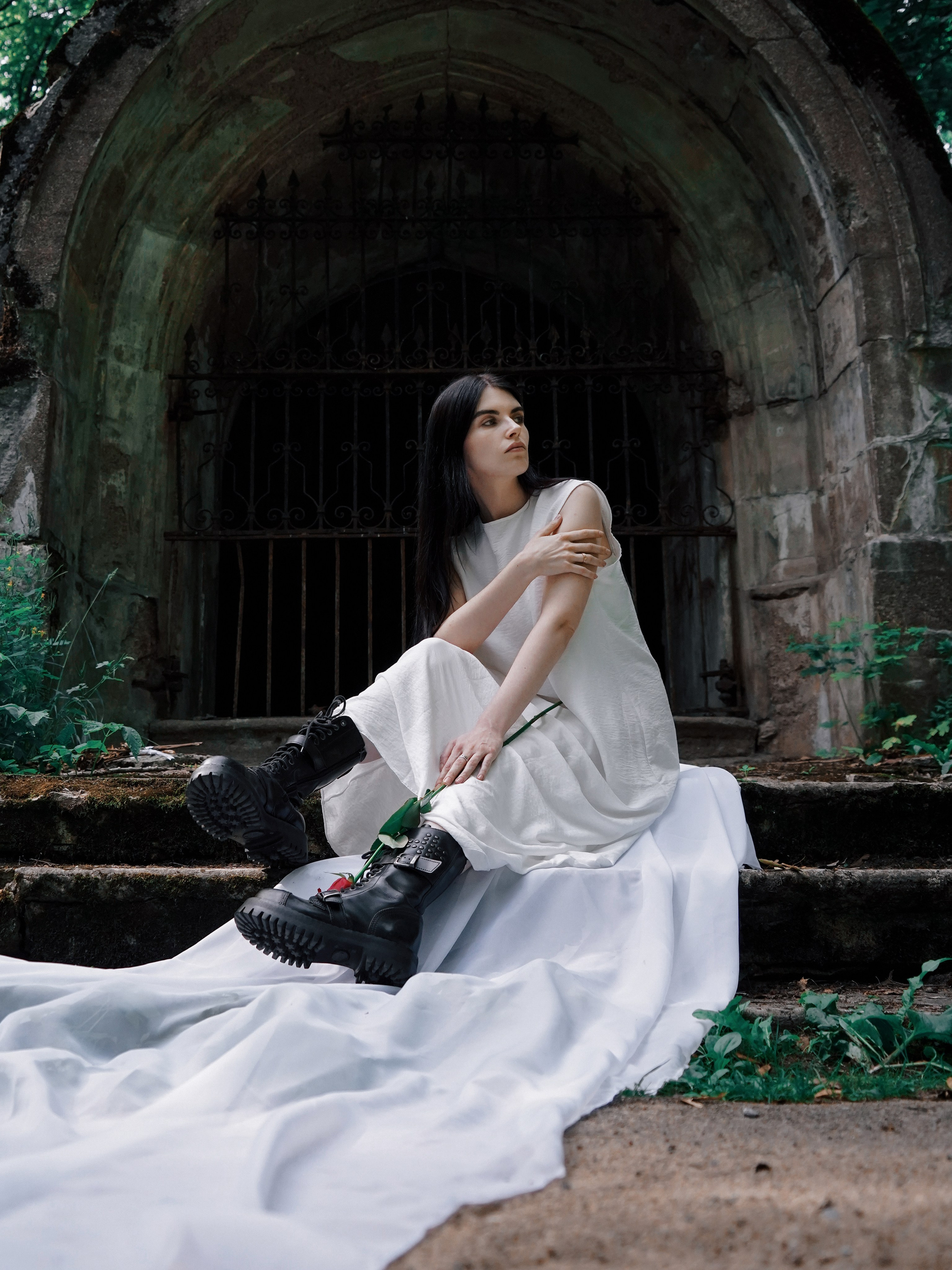 Творческая фотосессия на кладбище в Санкт-Петербурге для Лены. Светлана Гопанюк. Портретный фотограф. Санкт-Петербург. СПб