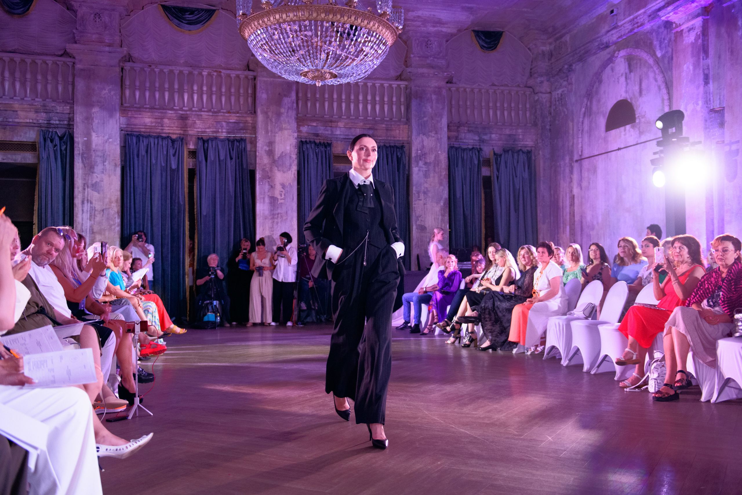 Модный показ «Аллея моды». Организация и проведение фотосъемок в Санкт-Петербурге. Фотограф Смирягин Илья